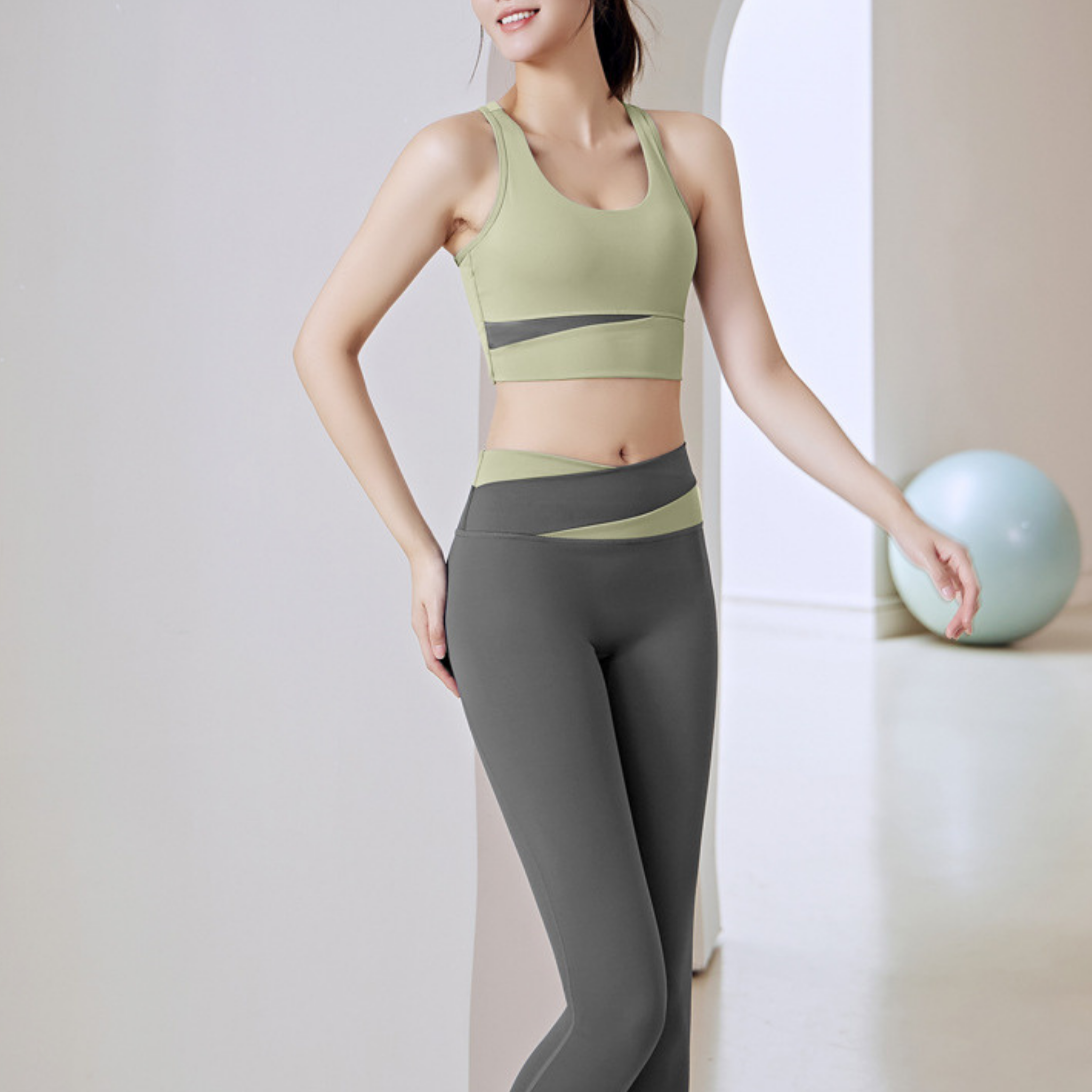 シャープライン ブラトップ&レギンス セットアップ