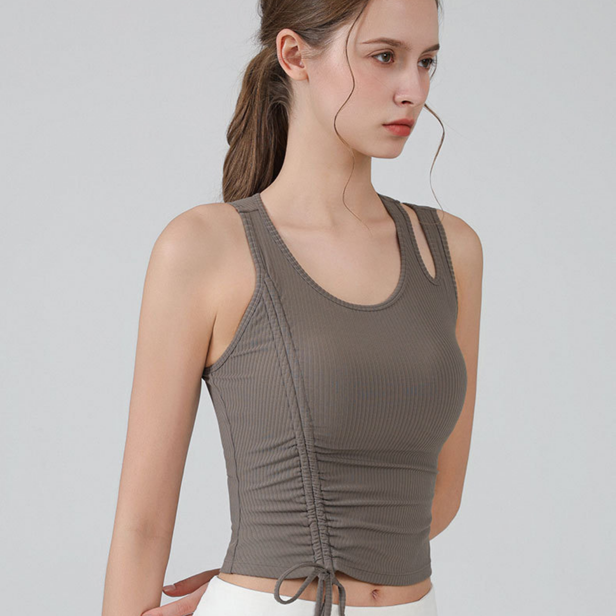 胸パッド付 ドローストリング ショルダーカット タンクトップ