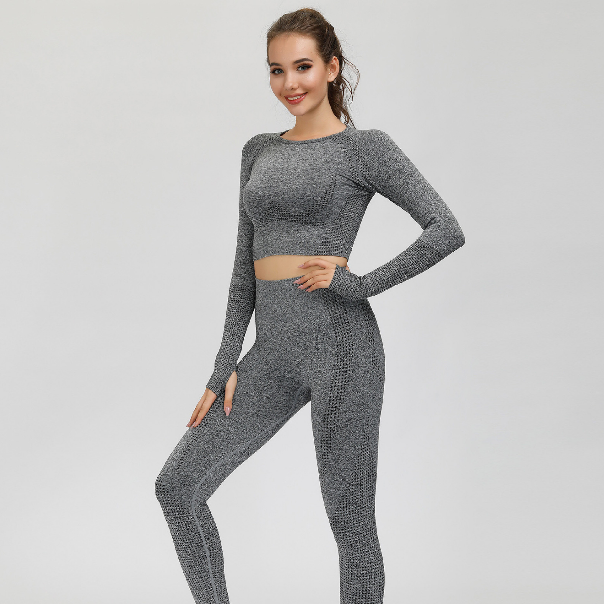 スポーティー クロップドトップス