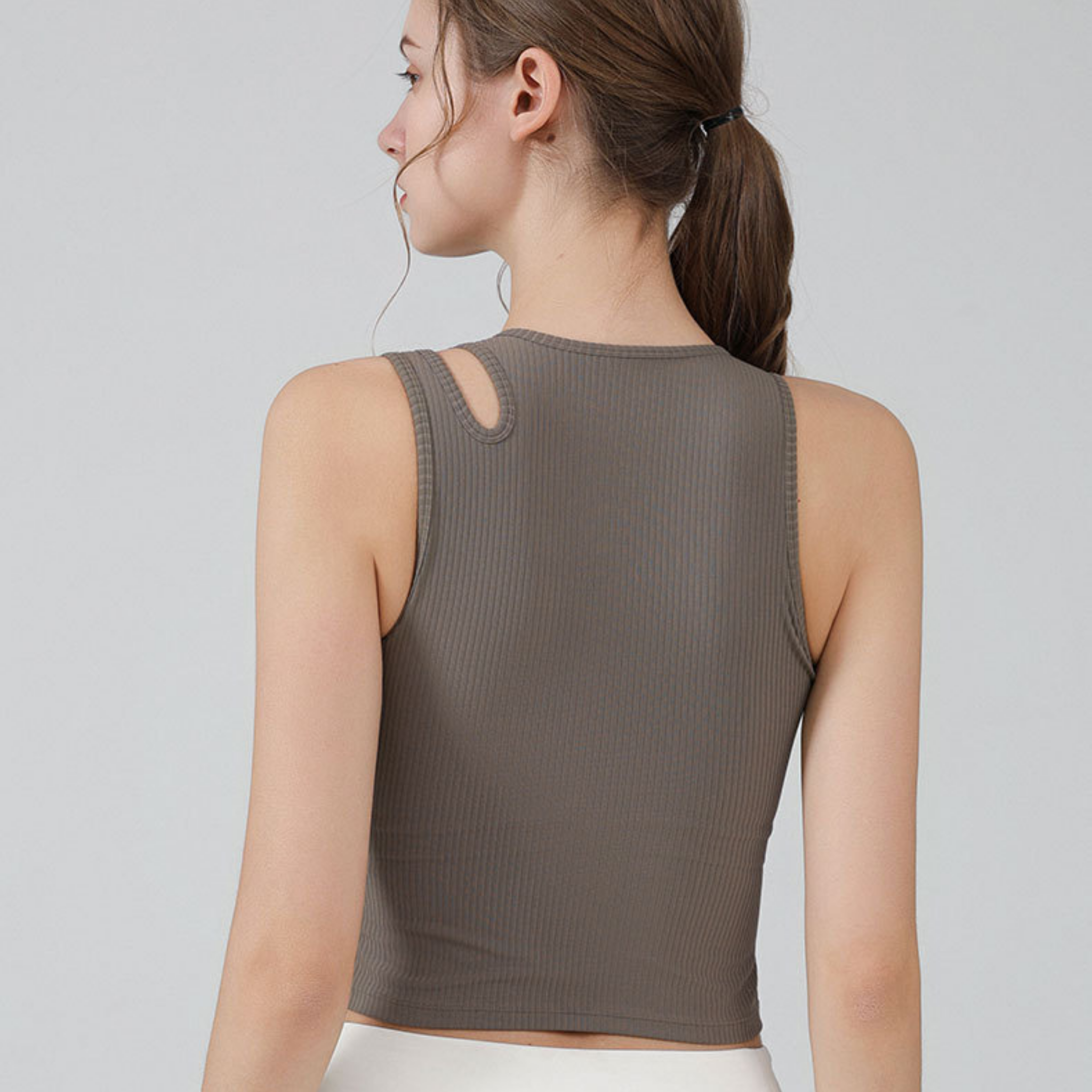 胸パッド付 ドローストリング ショルダーカット タンクトップ