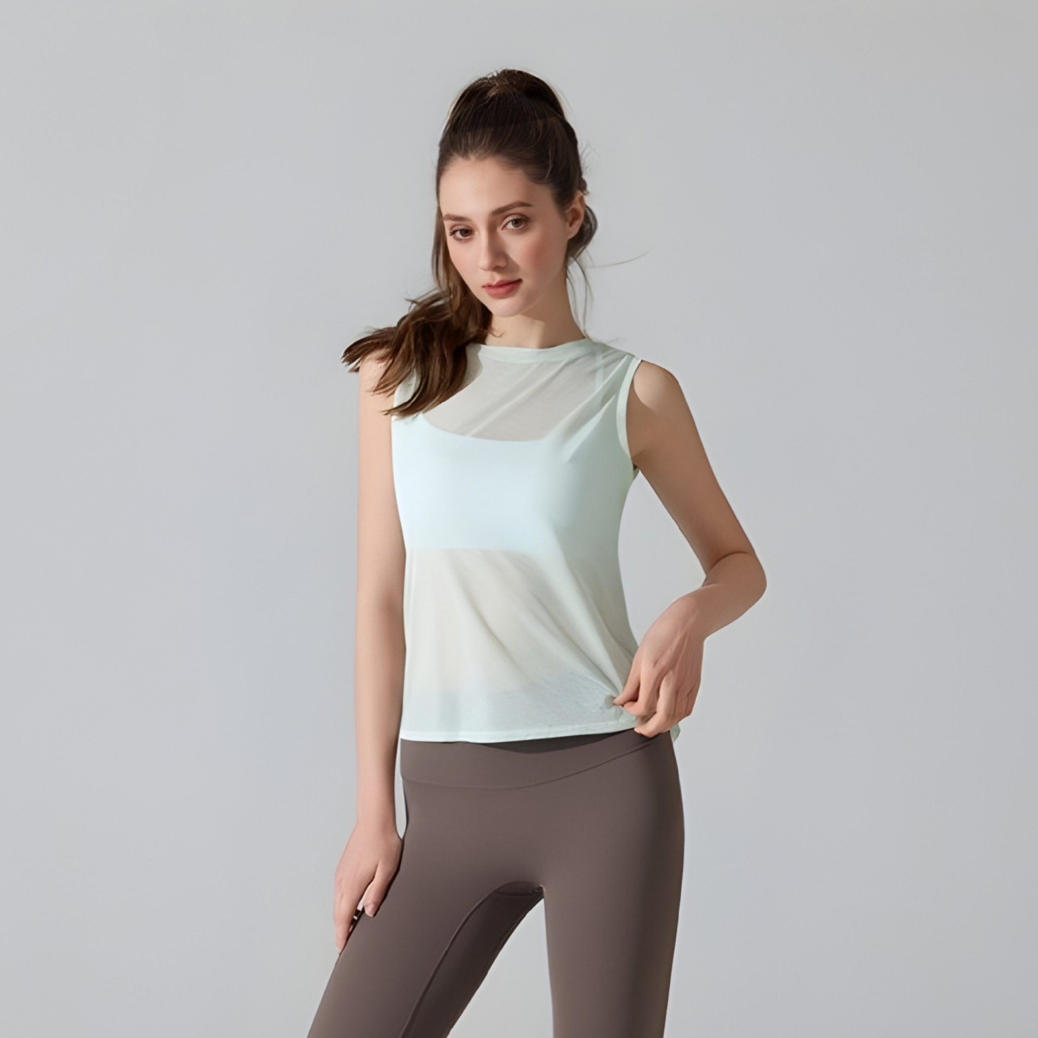 バックオープン シアーノースリーブトップス - LEANY