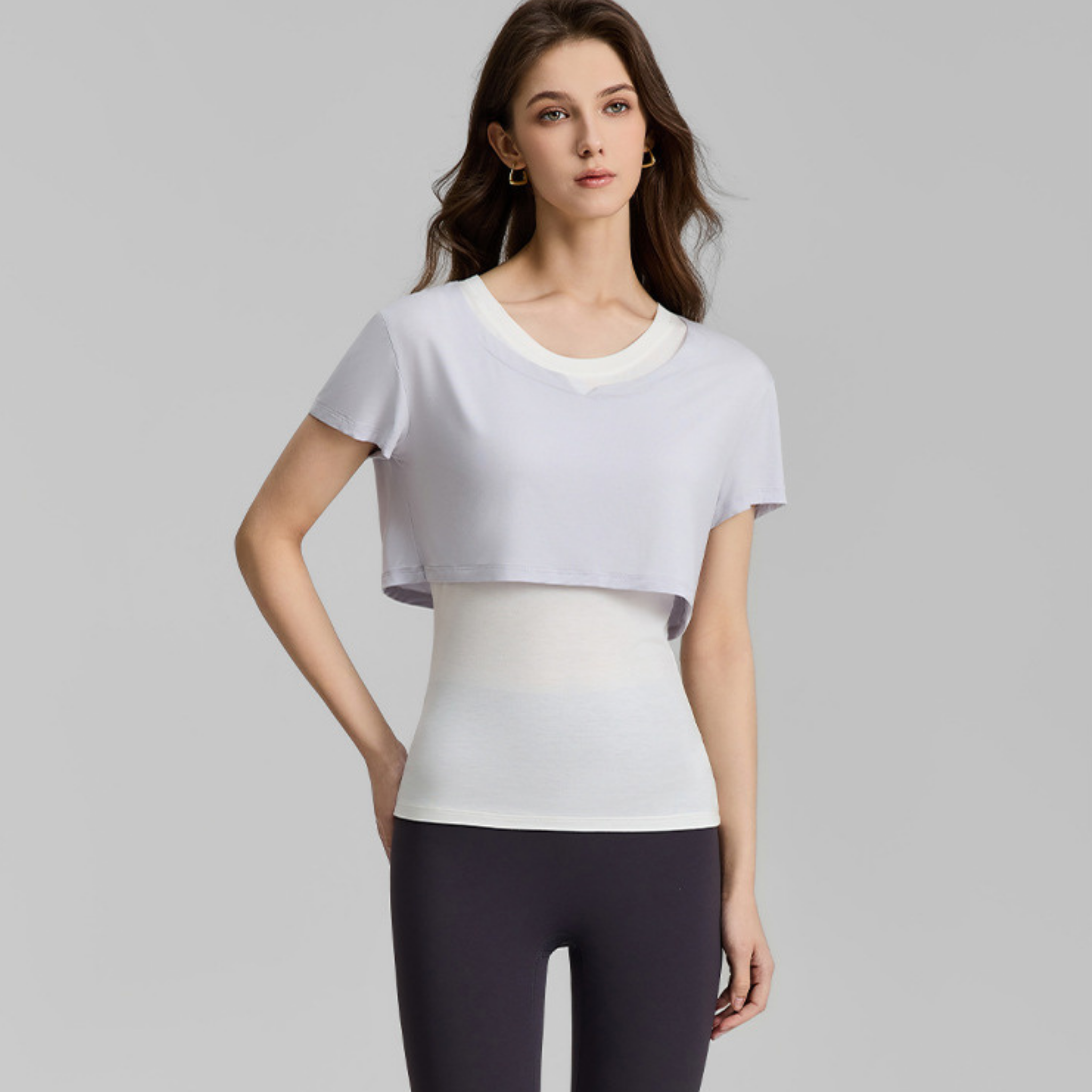 レイヤード風 スリムフィット ヨガTシャツ