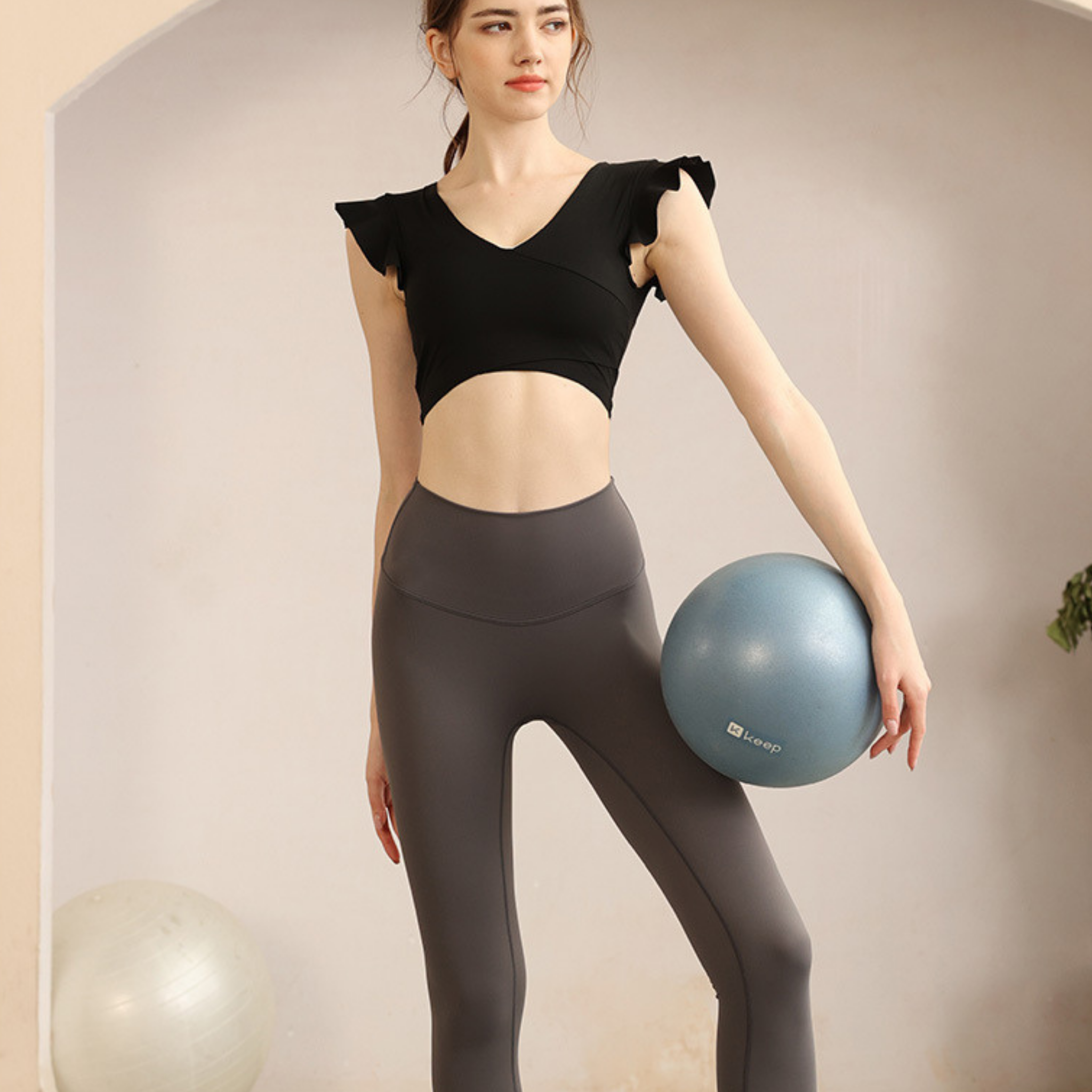 フリル袖 胸パッド付 半袖ヨガトップス