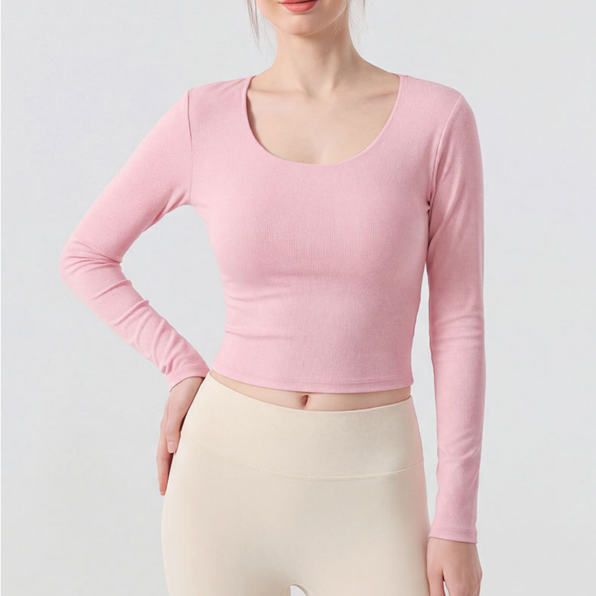 LEANY レースバック Uネック カップインロングスリーブトップス pink 正面の着用イメージ