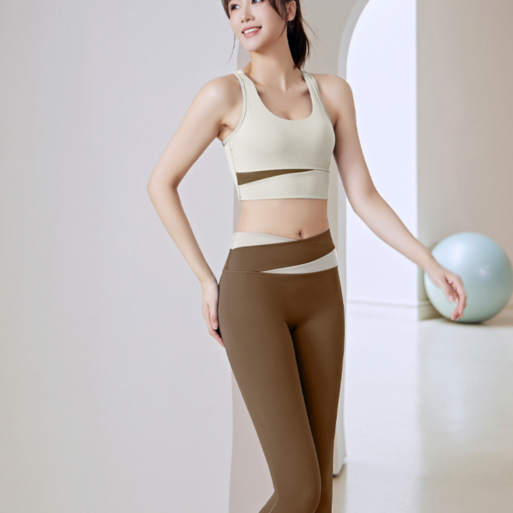 シャープライン ブラトップ&レギンス セットアップ