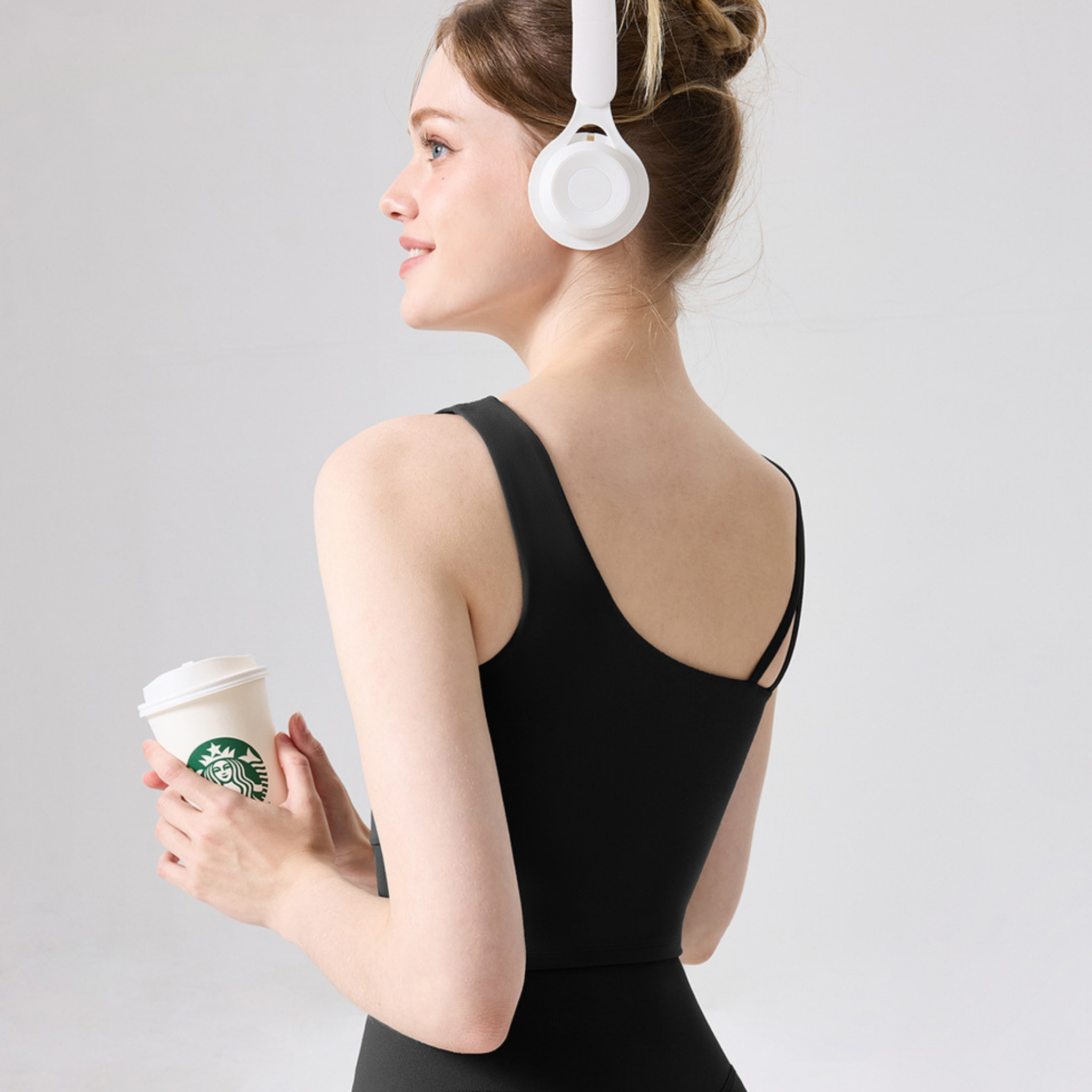 V字ウエスト 一体型カップ付き スポーツブラ