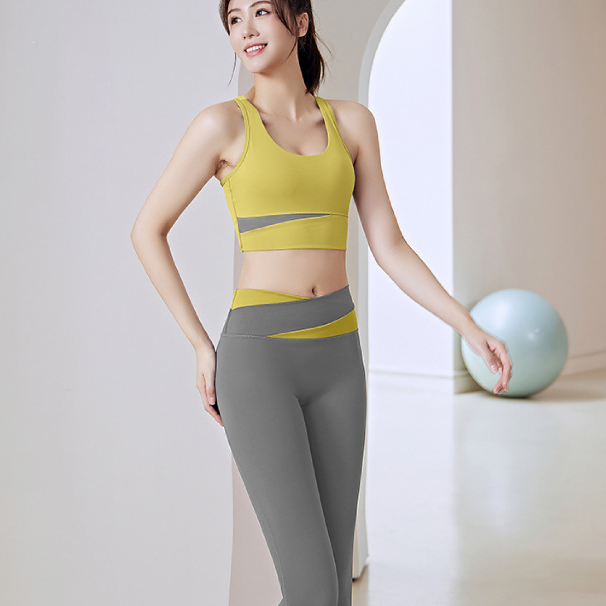 シャープライン ブラトップ&レギンス セットアップ