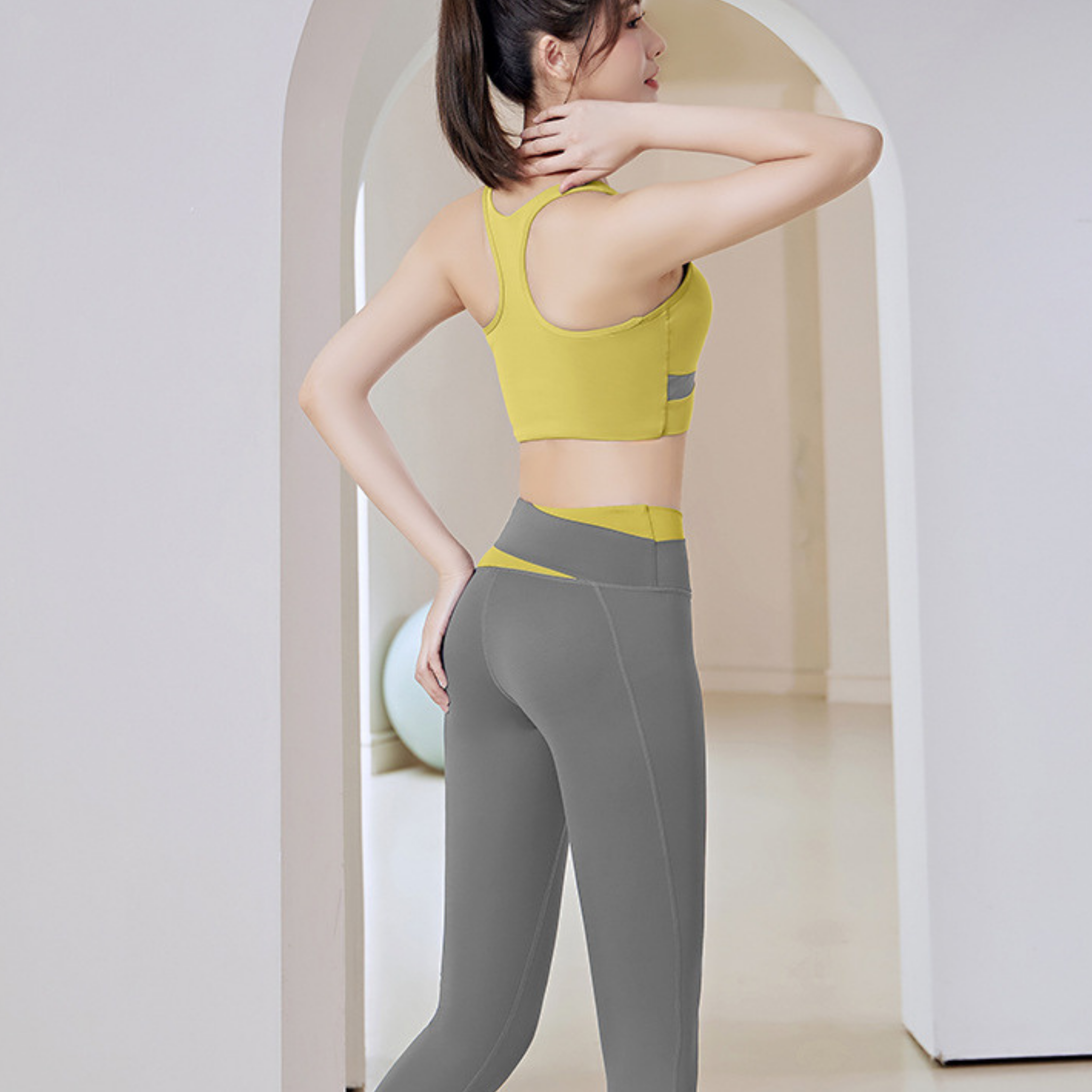 シャープライン ブラトップ&レギンス セットアップ