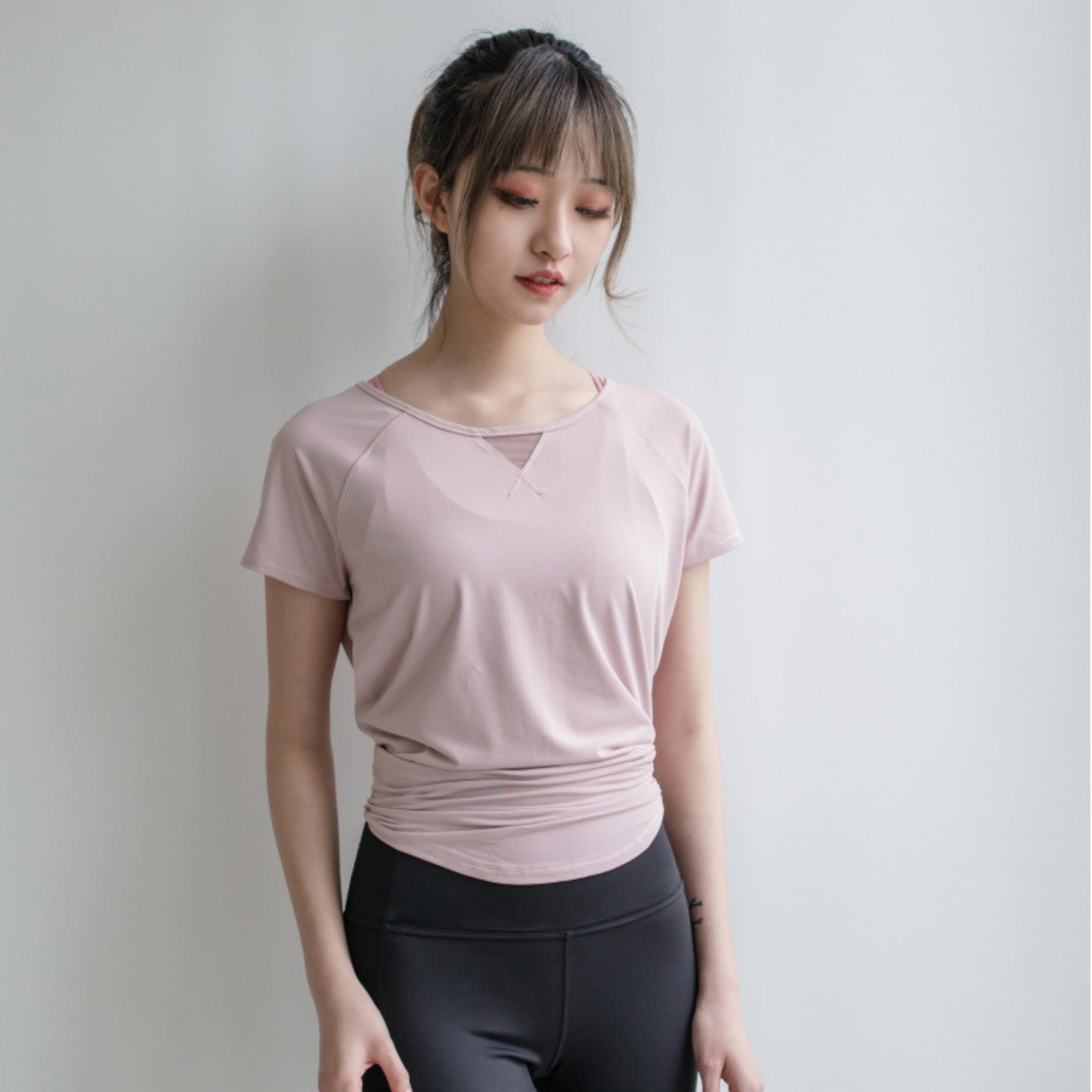 バックシースルートライアングル Tシャツ