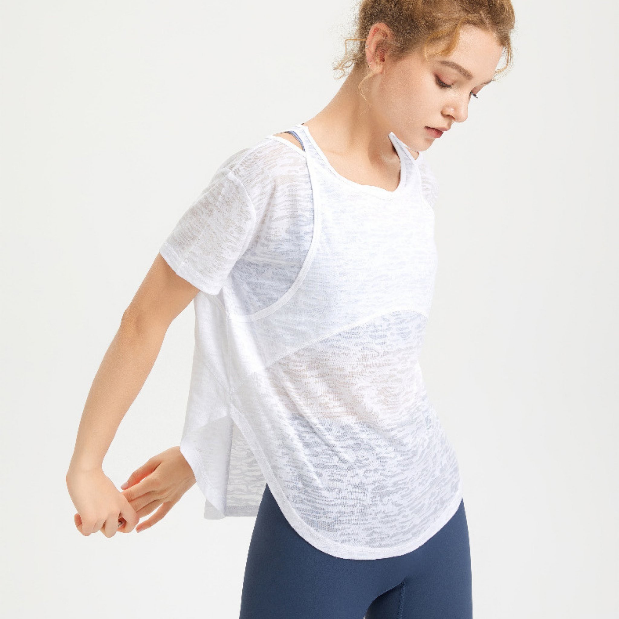オフショルダー Tシャツ