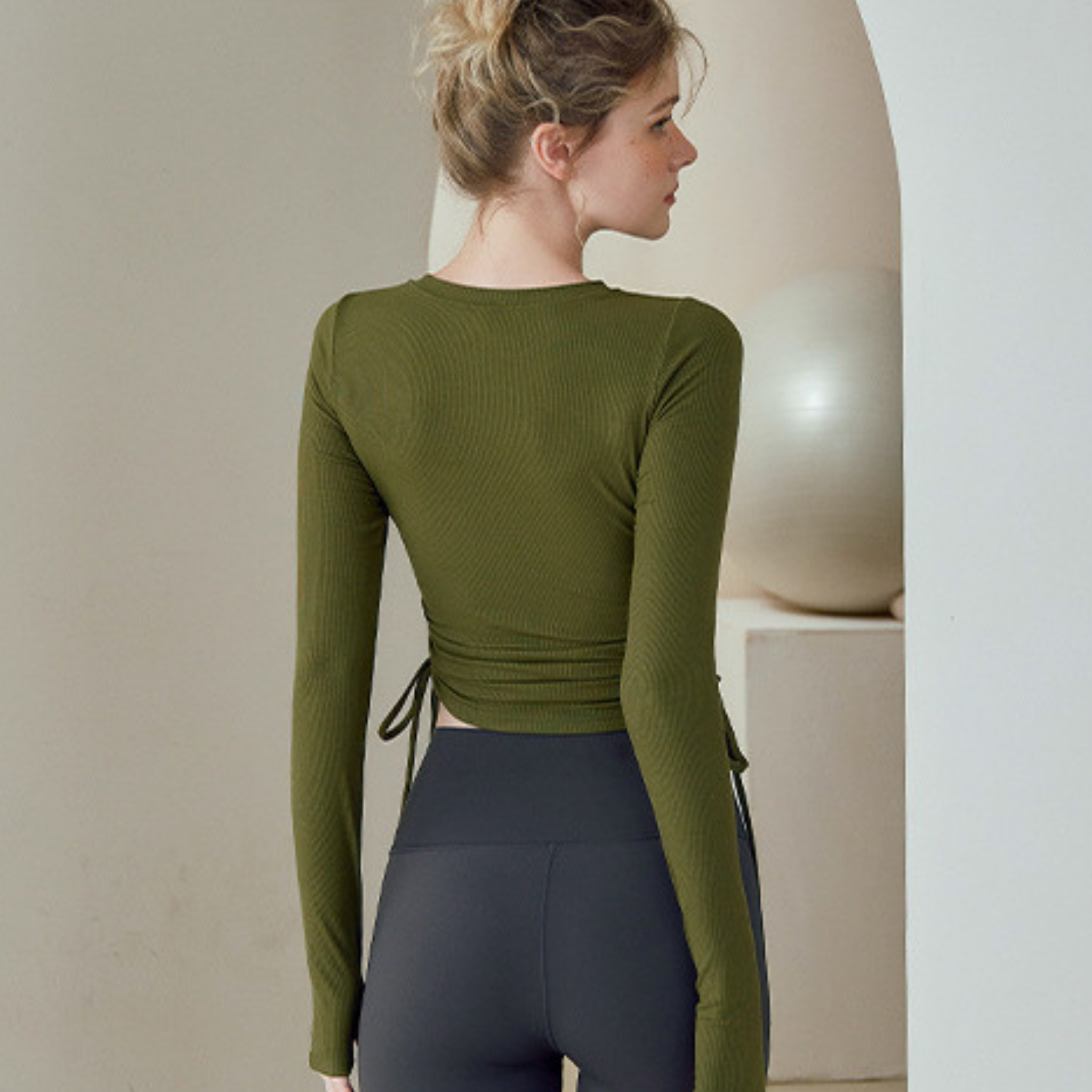 胸パッド付 リブニット ドローストリング 長袖ヨガトップス