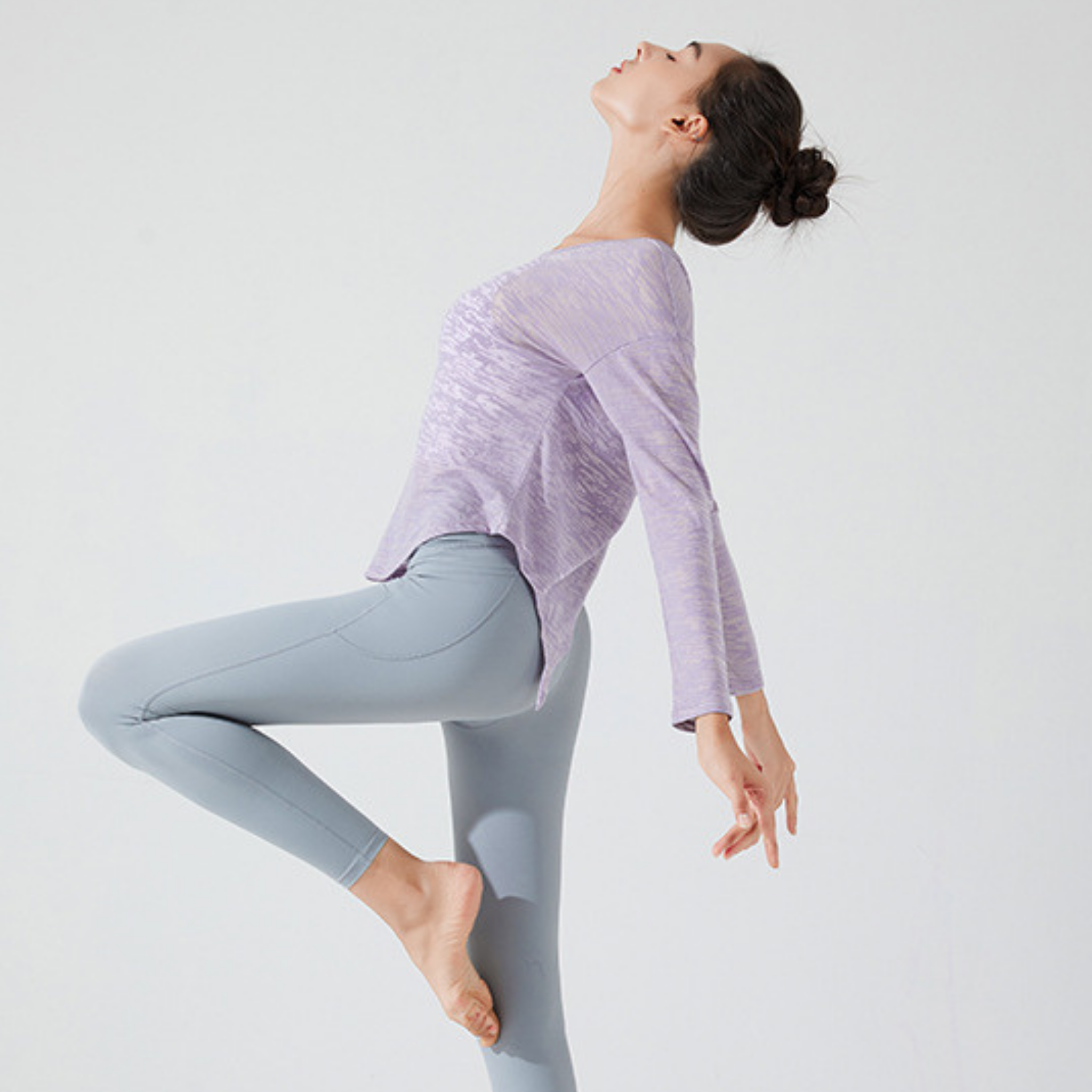 バックトライアングル トップス