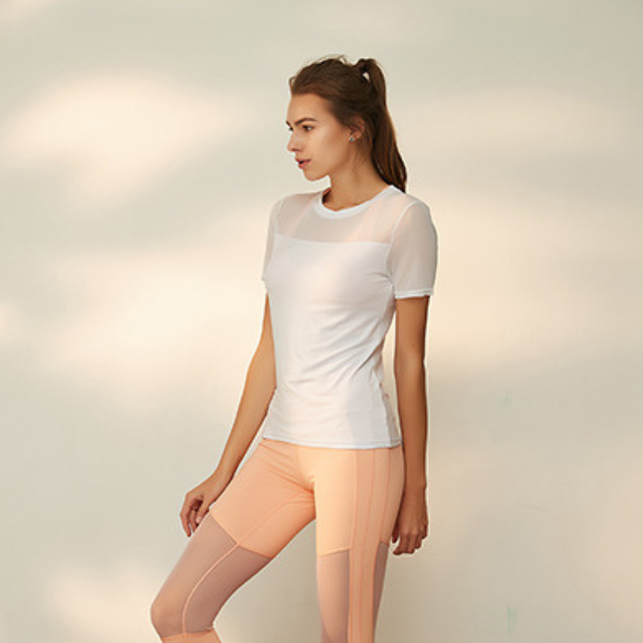 シースルーTシャツ