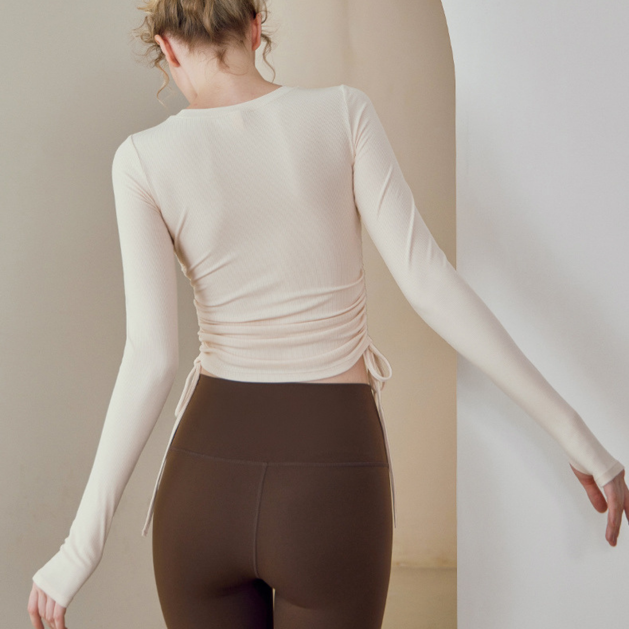 胸パッド付 リブニット ドローストリング 長袖ヨガトップス