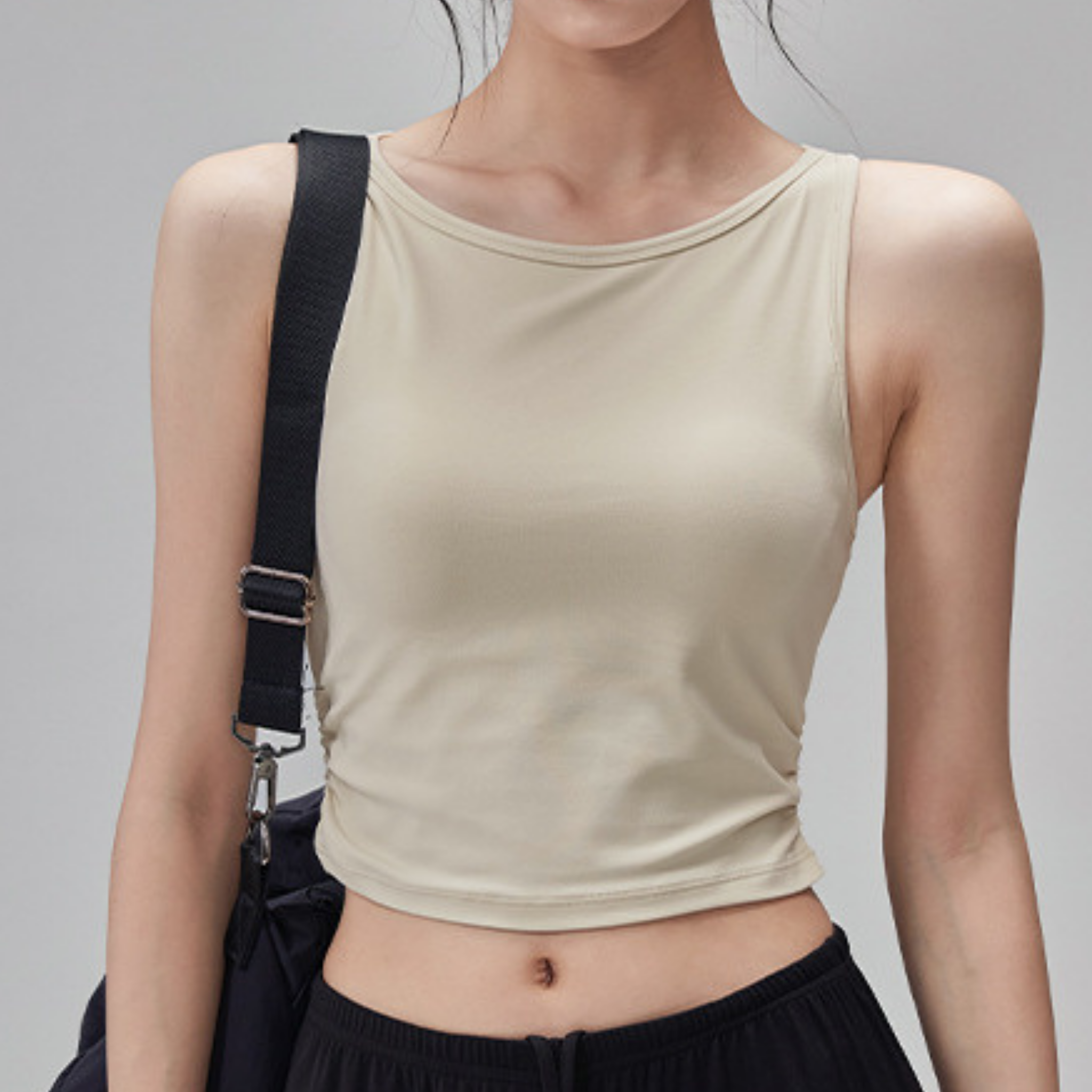 胸パッド付 シンプル タンクトップ