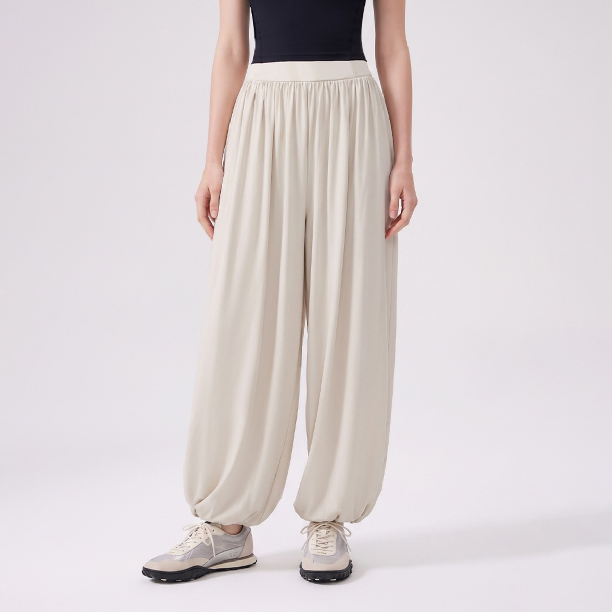 LEANY ハイウエスト ギャザー バルーンパンツ beige 着用イメージ