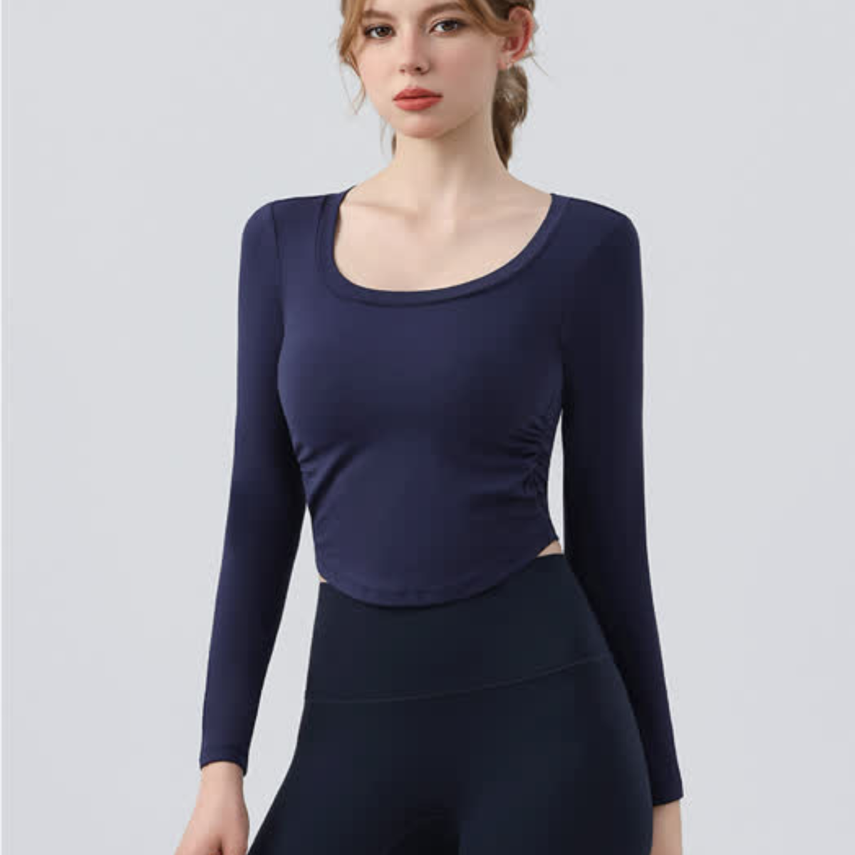 バックメッシュ ギャザー カップインロングスリーブトップス navy 着用イメージ