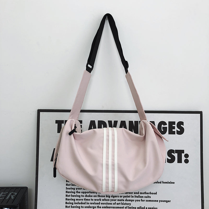 スポーティー ショルダーバッグ