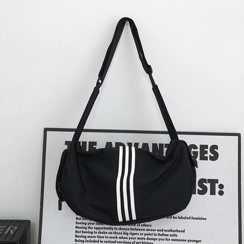 スポーティー ショルダーバッグ