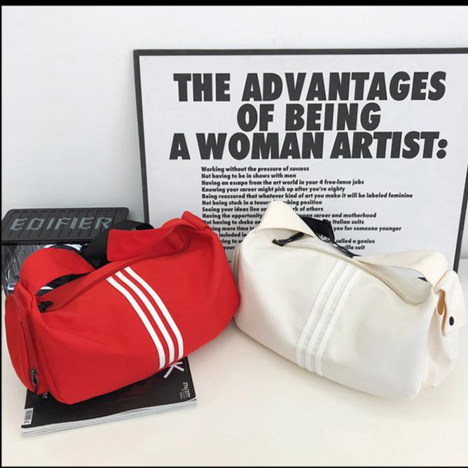 スポーティー ショルダーバッグ