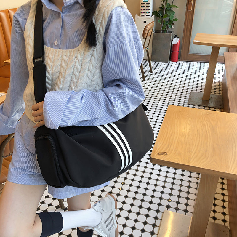 スポーティー ショルダーバッグ