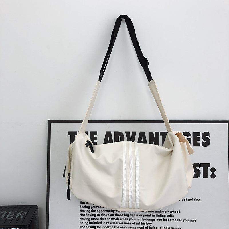 スポーティー ショルダーバッグ