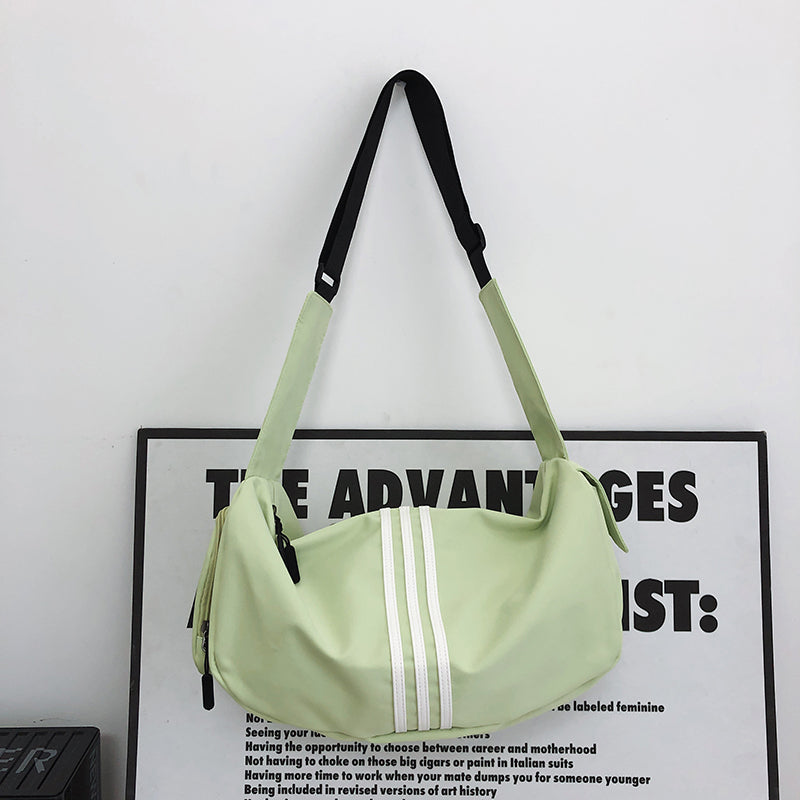 スポーティー ショルダーバッグ