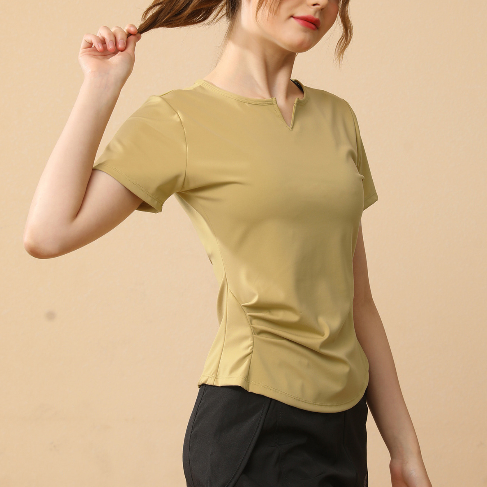 Vネック　スリムフィット　Tシャツ