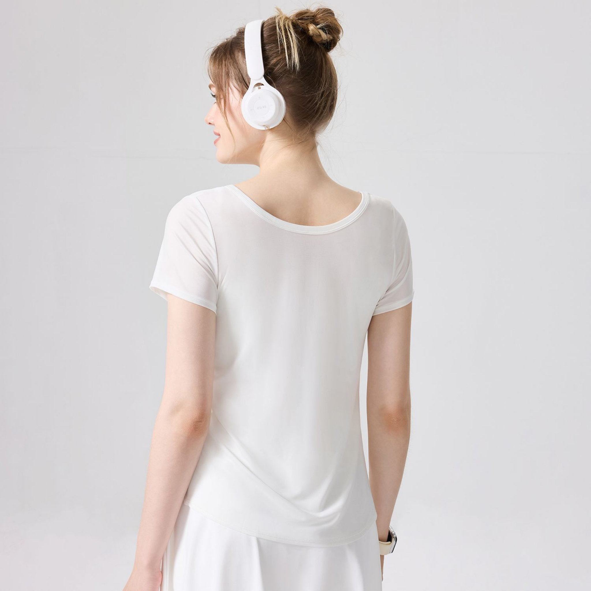 V字　オープンクロスバック　Tシャツ