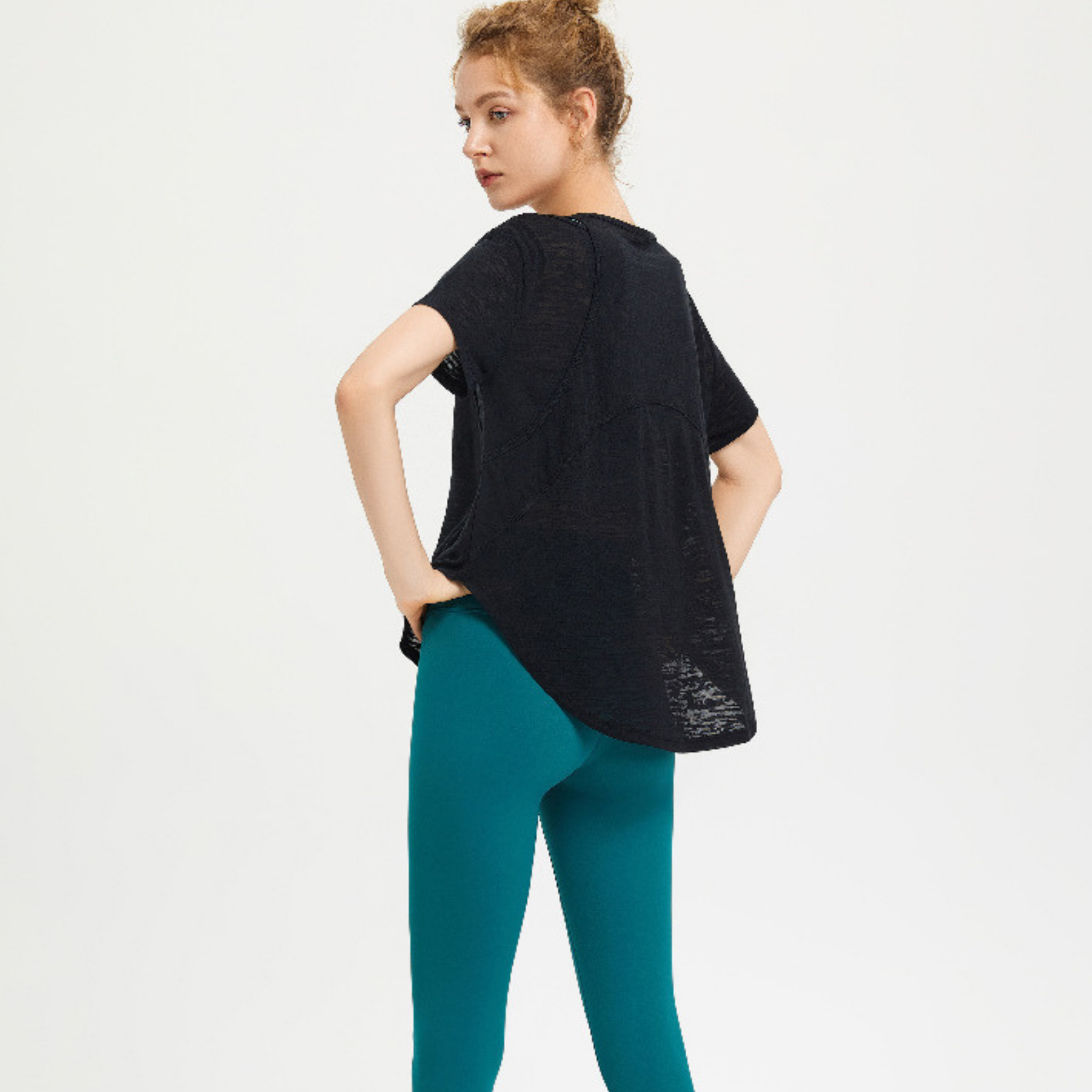 オフショルダー Tシャツ