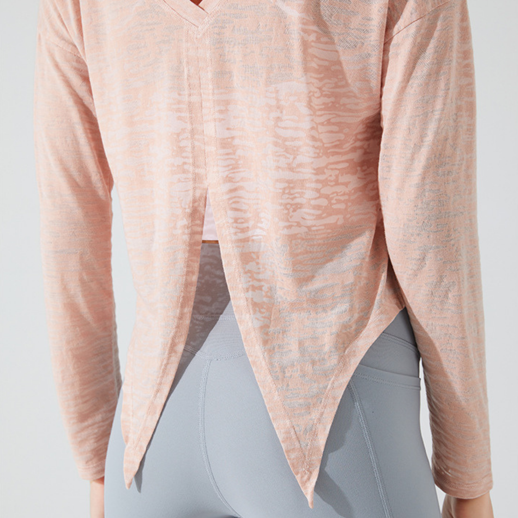 バックトライアングル　トップス