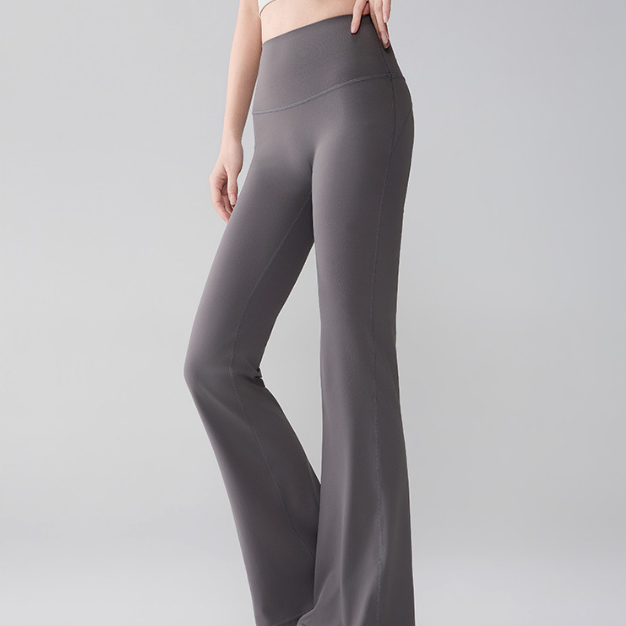 シンプル　セミフレアレギンス