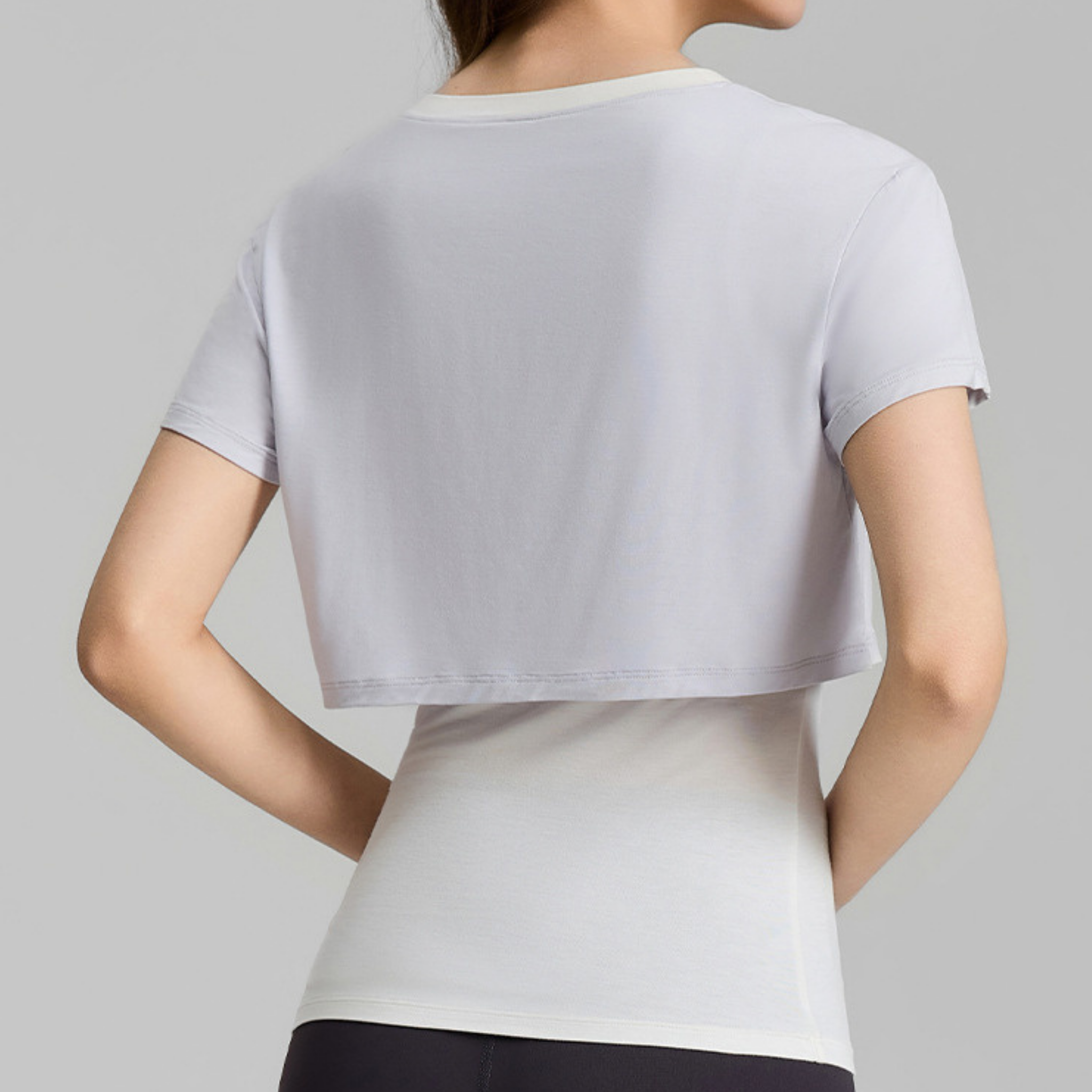 レイヤード風　スリムフィット　ヨガTシャツ