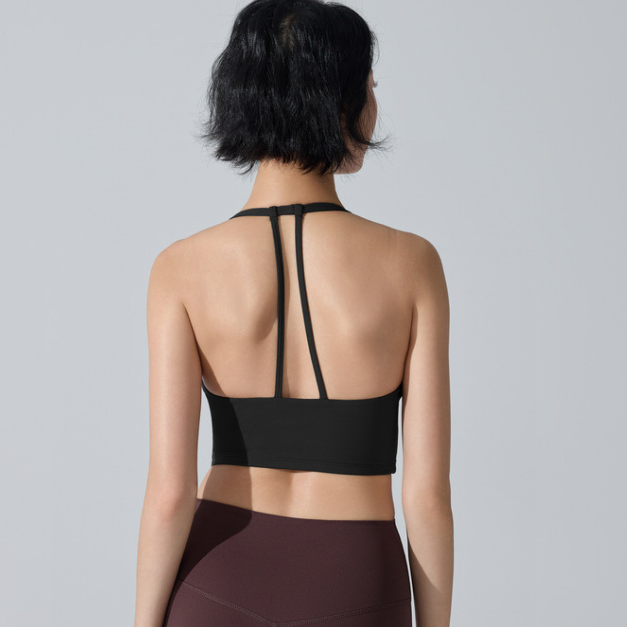 フロントツイスト　ホルターネック　スポーツブラ