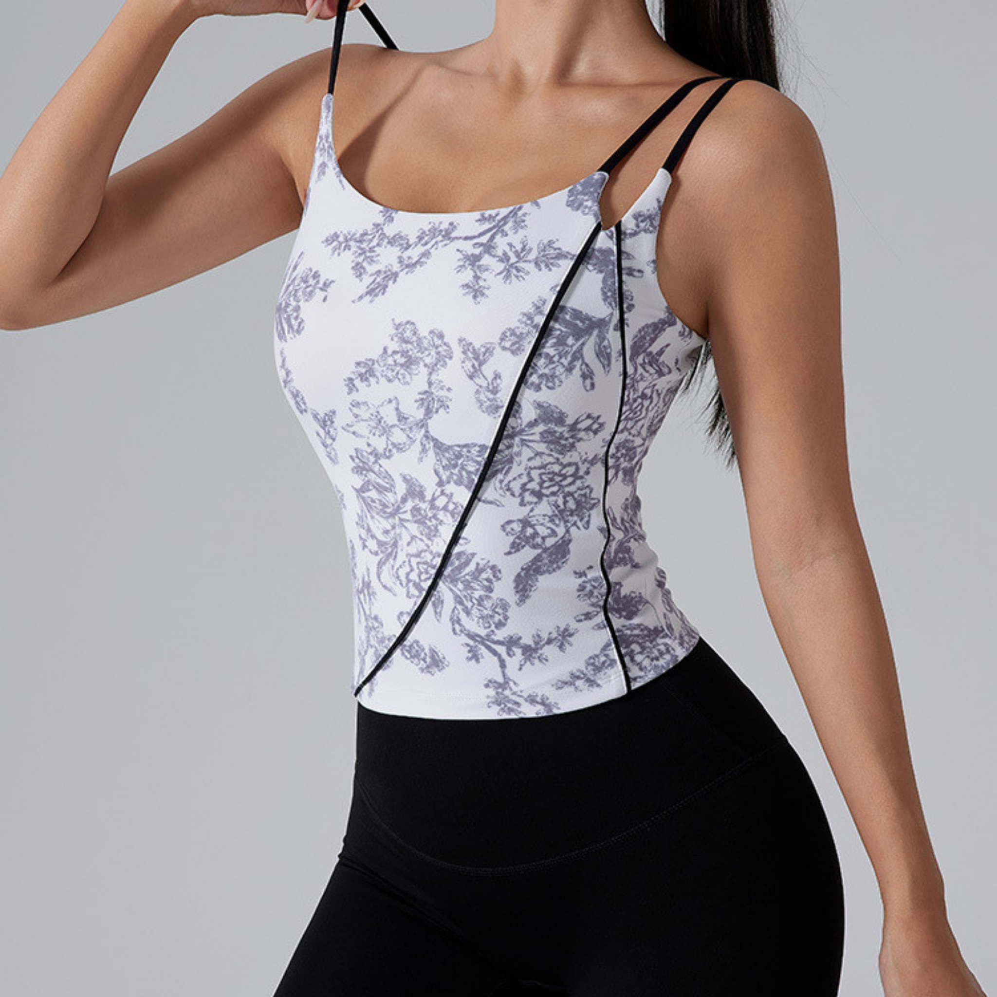 アシンメトリー　ショルダーストラップ　タンクトップ