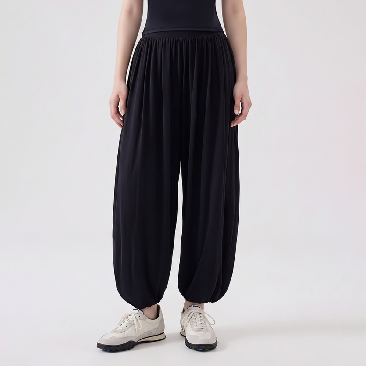 LEANY ハイウエスト ギャザー バルーンパンツ black 着用イメージ
