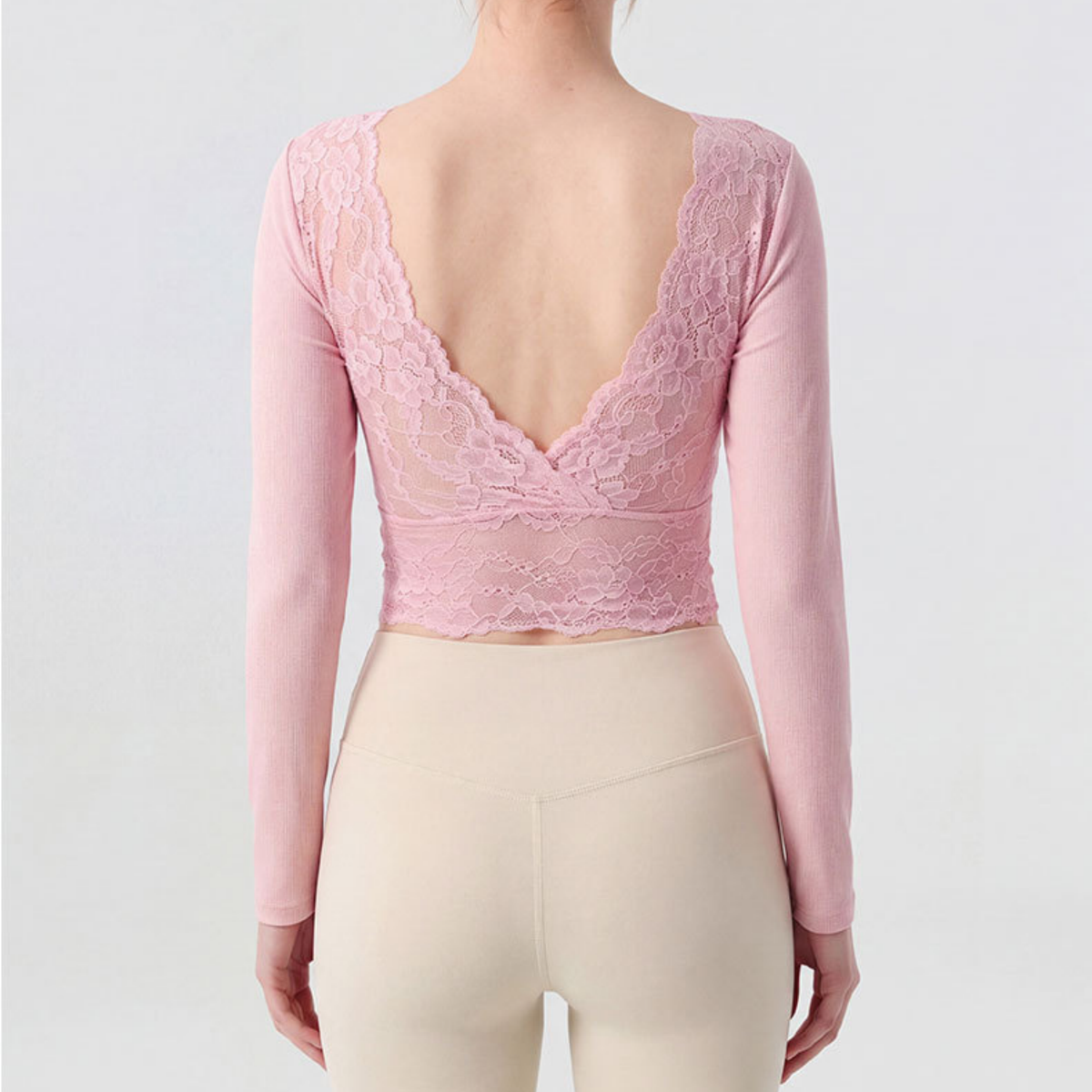 LEANY レースバック Uネック カップインロングスリーブトップス pink 背面 フラワーレースのVライン