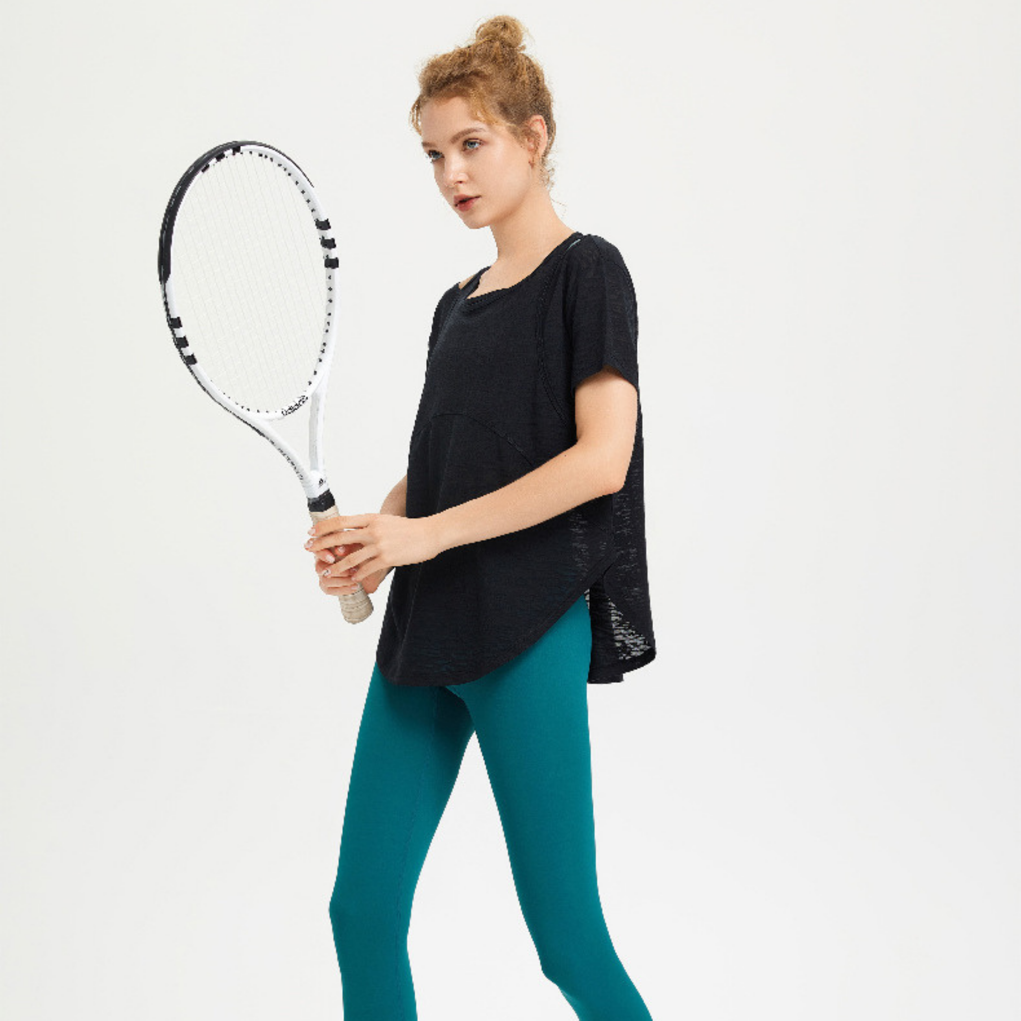 オフショルダー Tシャツ