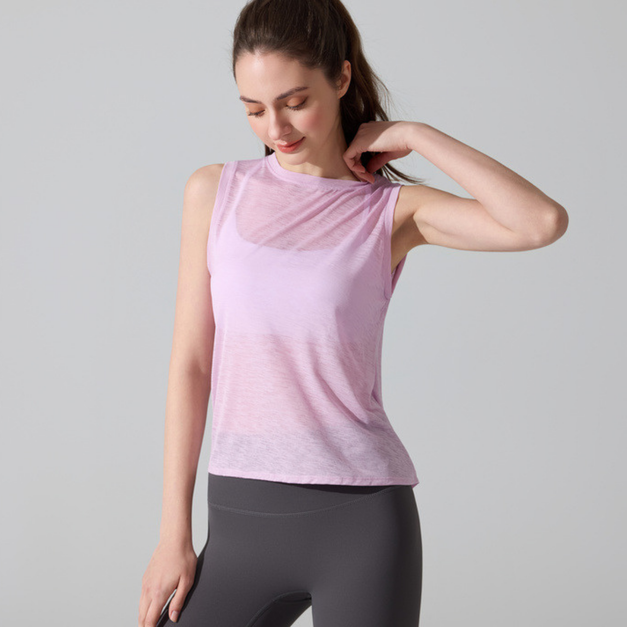 バックオープン　シアーノースリーブトップス - LEANY