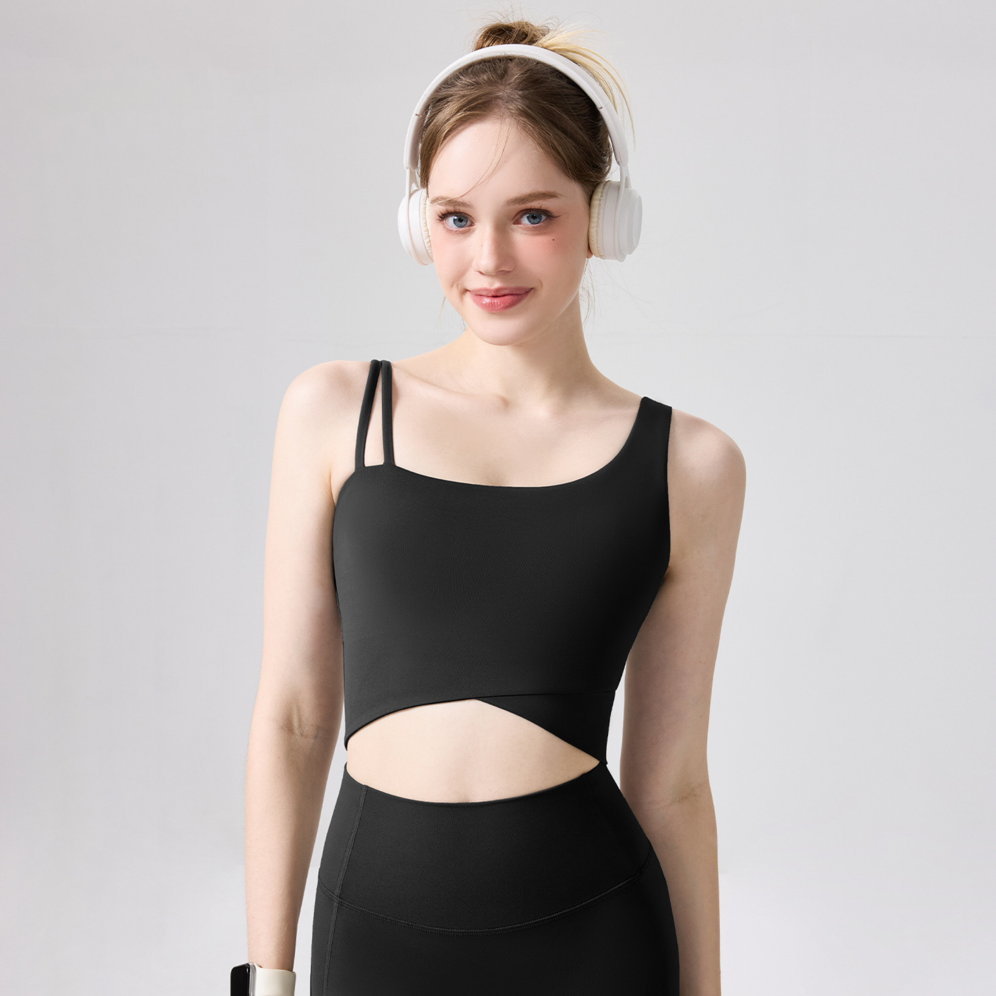 V字ウエスト　一体型カップ付き　スポーツブラ