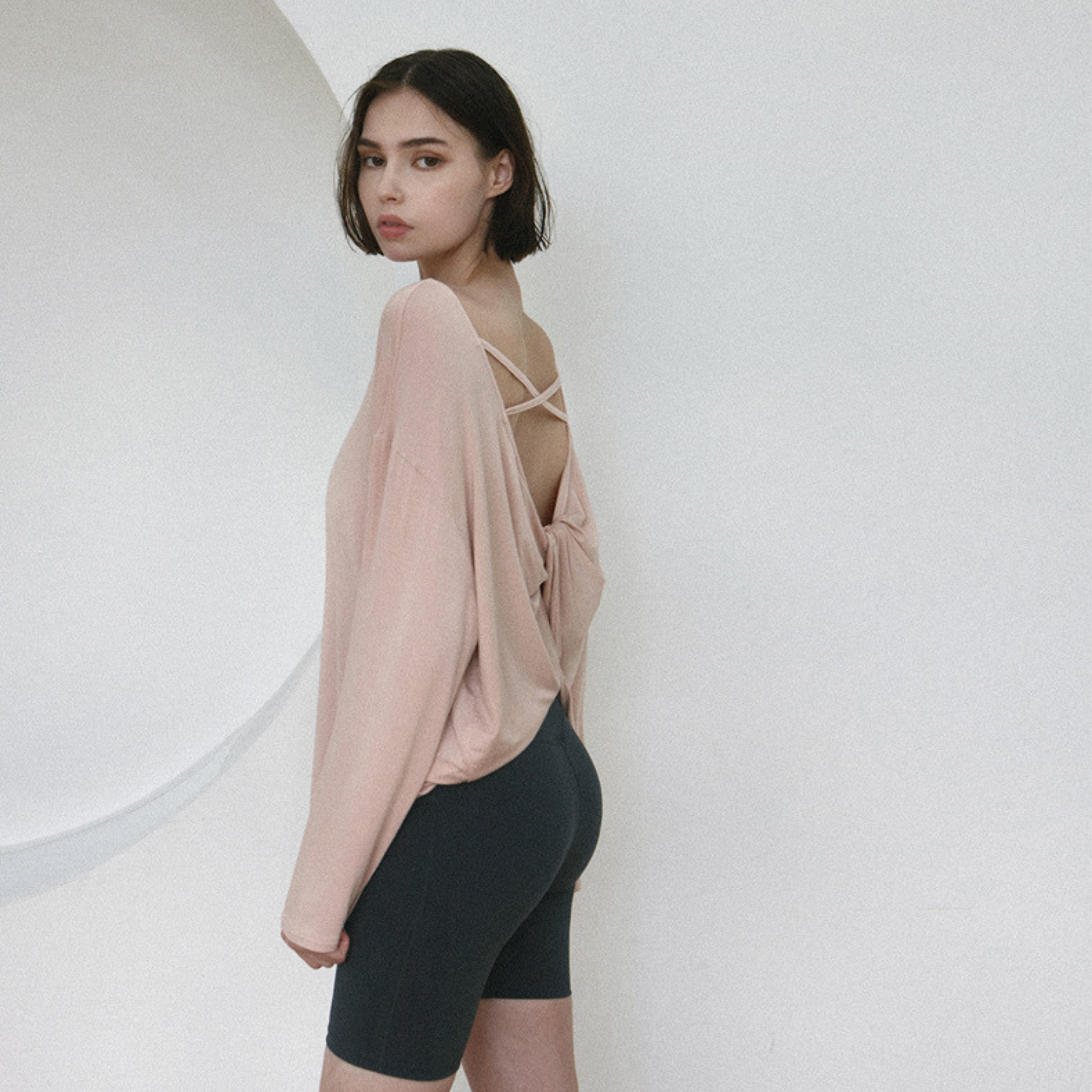 バックオープンクロス　トップス