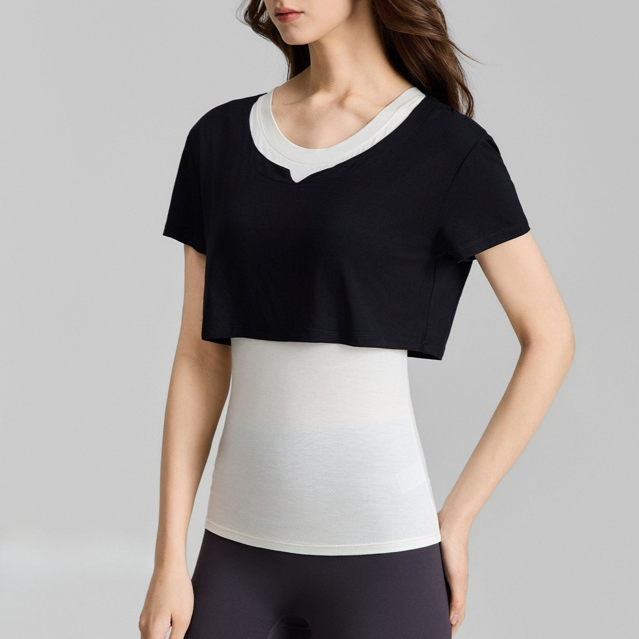 レイヤード風　スリムフィット　ヨガTシャツ