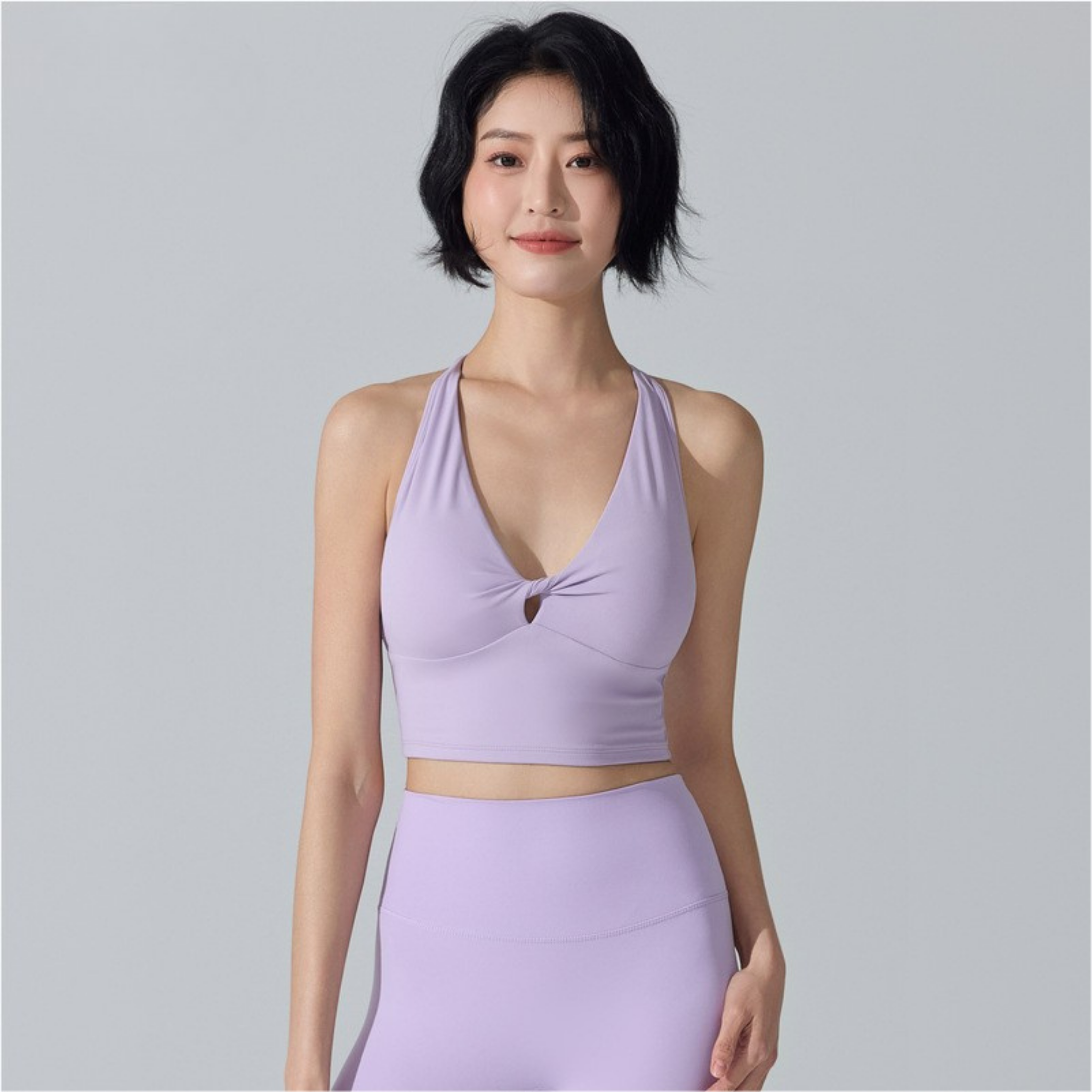 フロントツイスト　ホルターネック　スポーツブラ