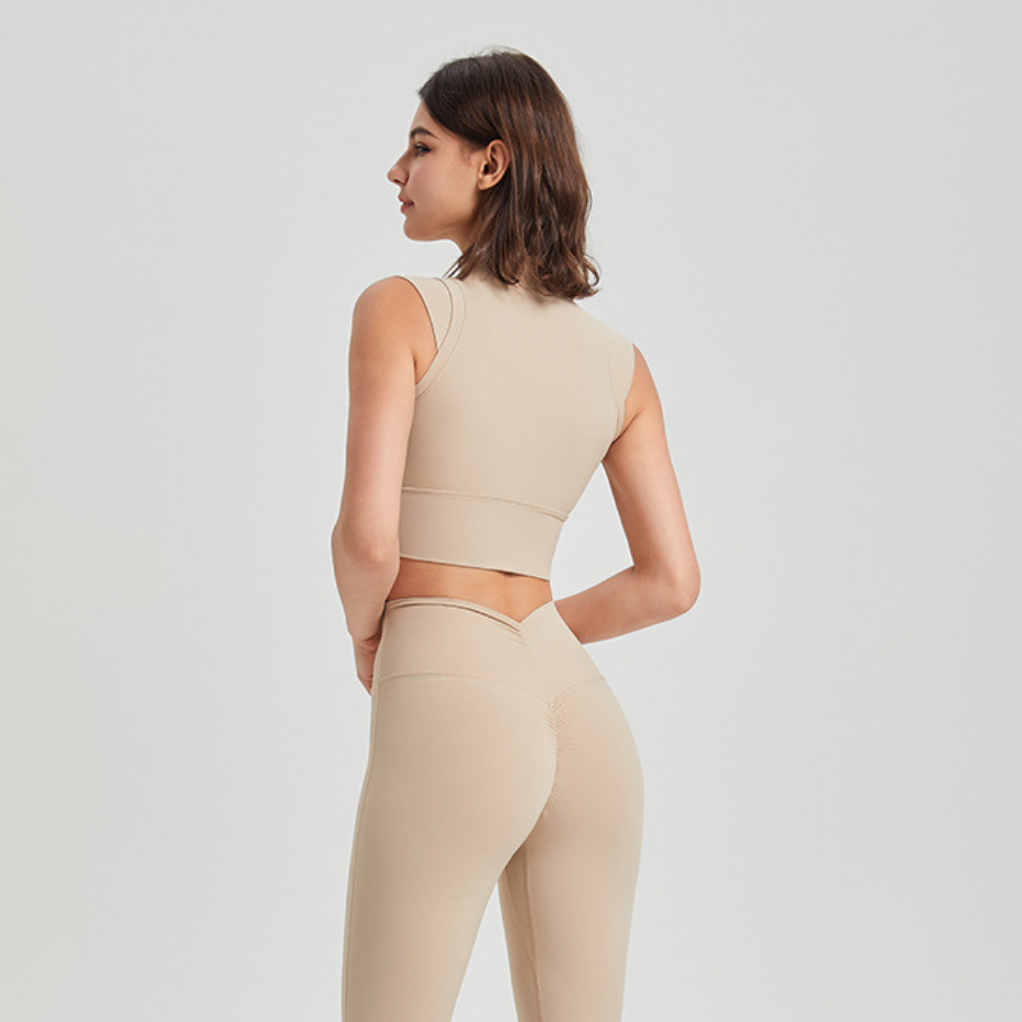 胸パッド付　クロップド　ハイネック　ノースリーブ