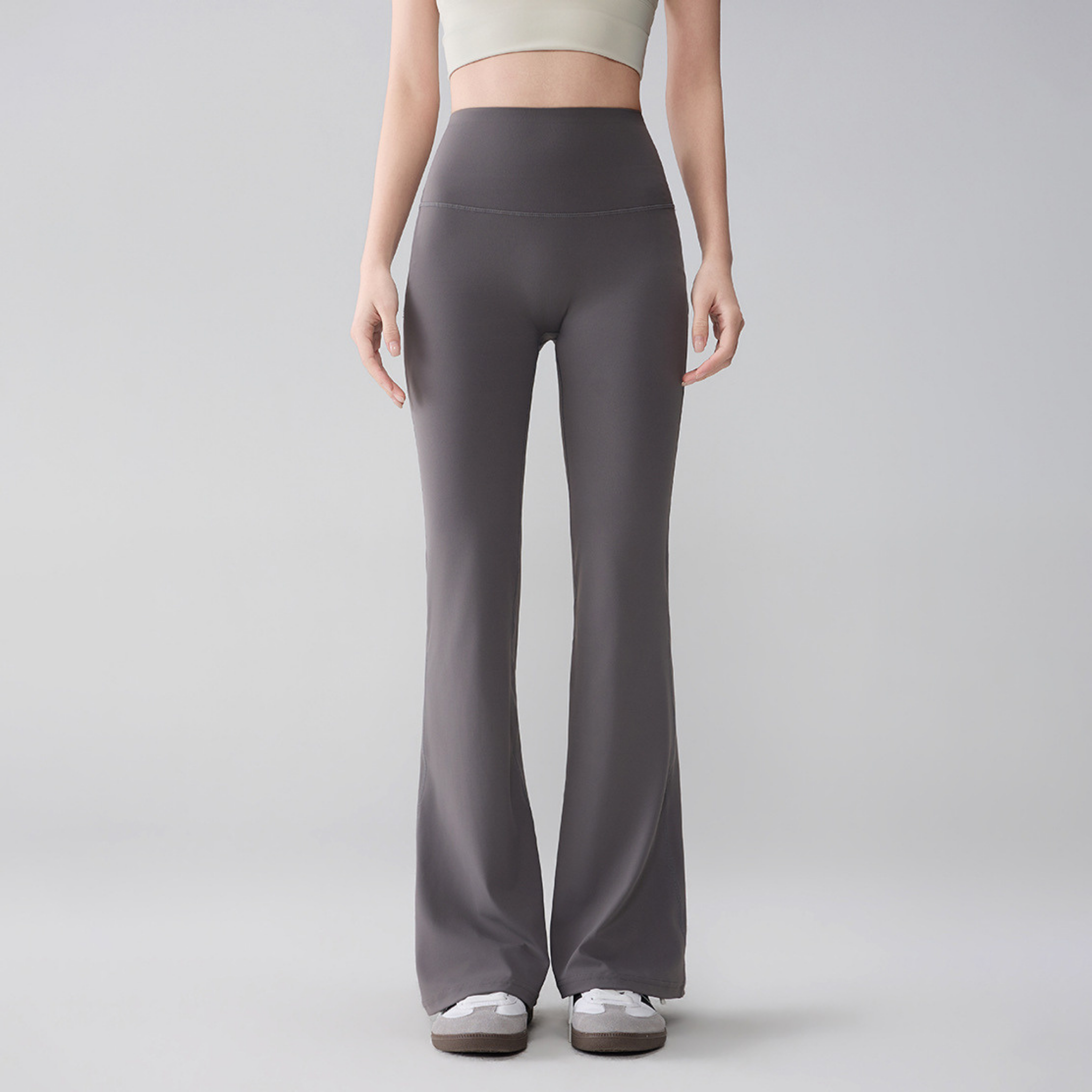 シンプル　セミフレアレギンス