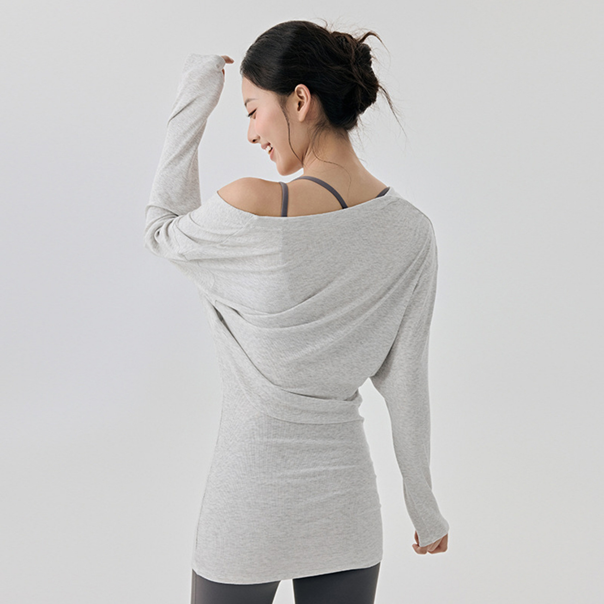 Uネック　フィットネスロングスリーブ