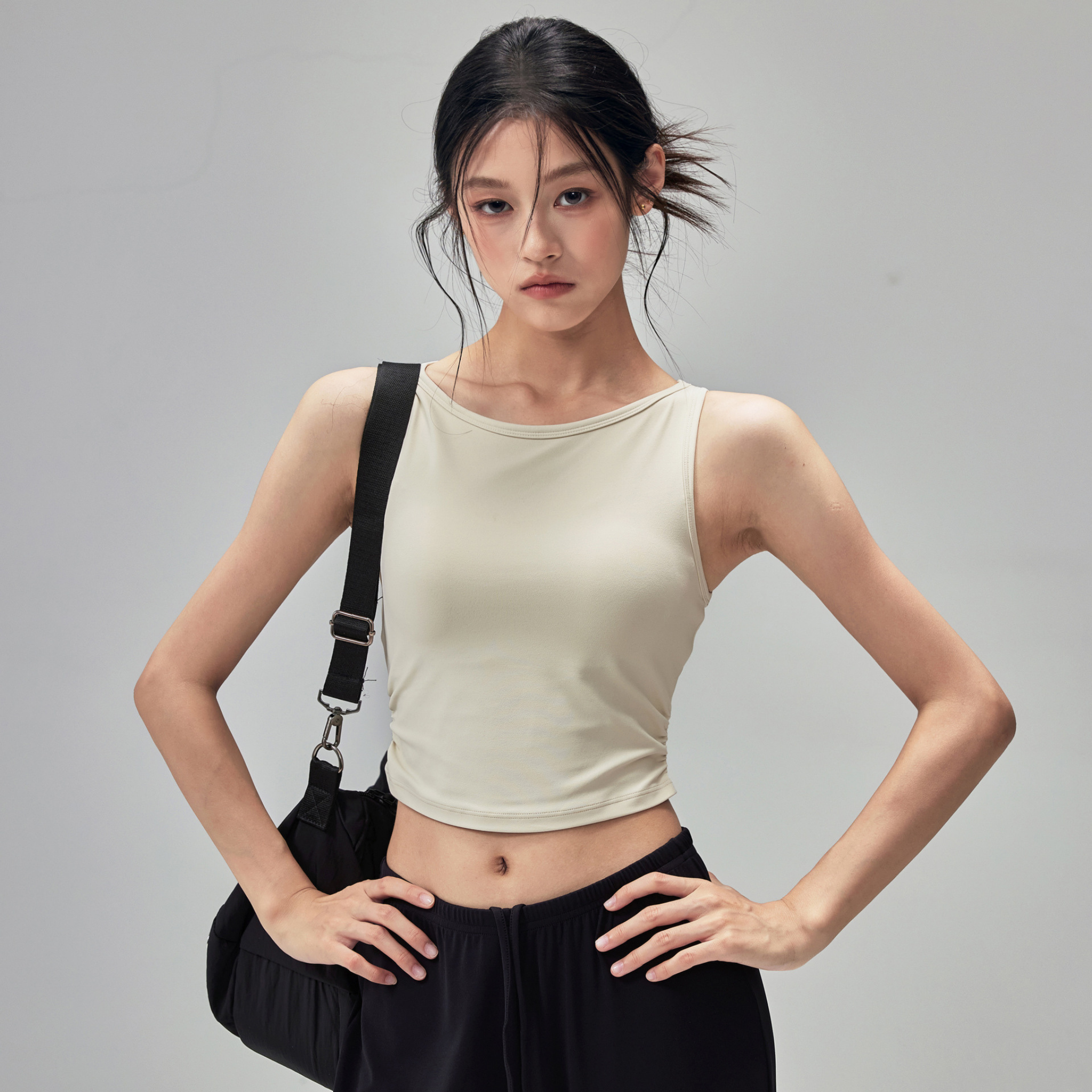 胸パッド付　シンプル　タンクトップ