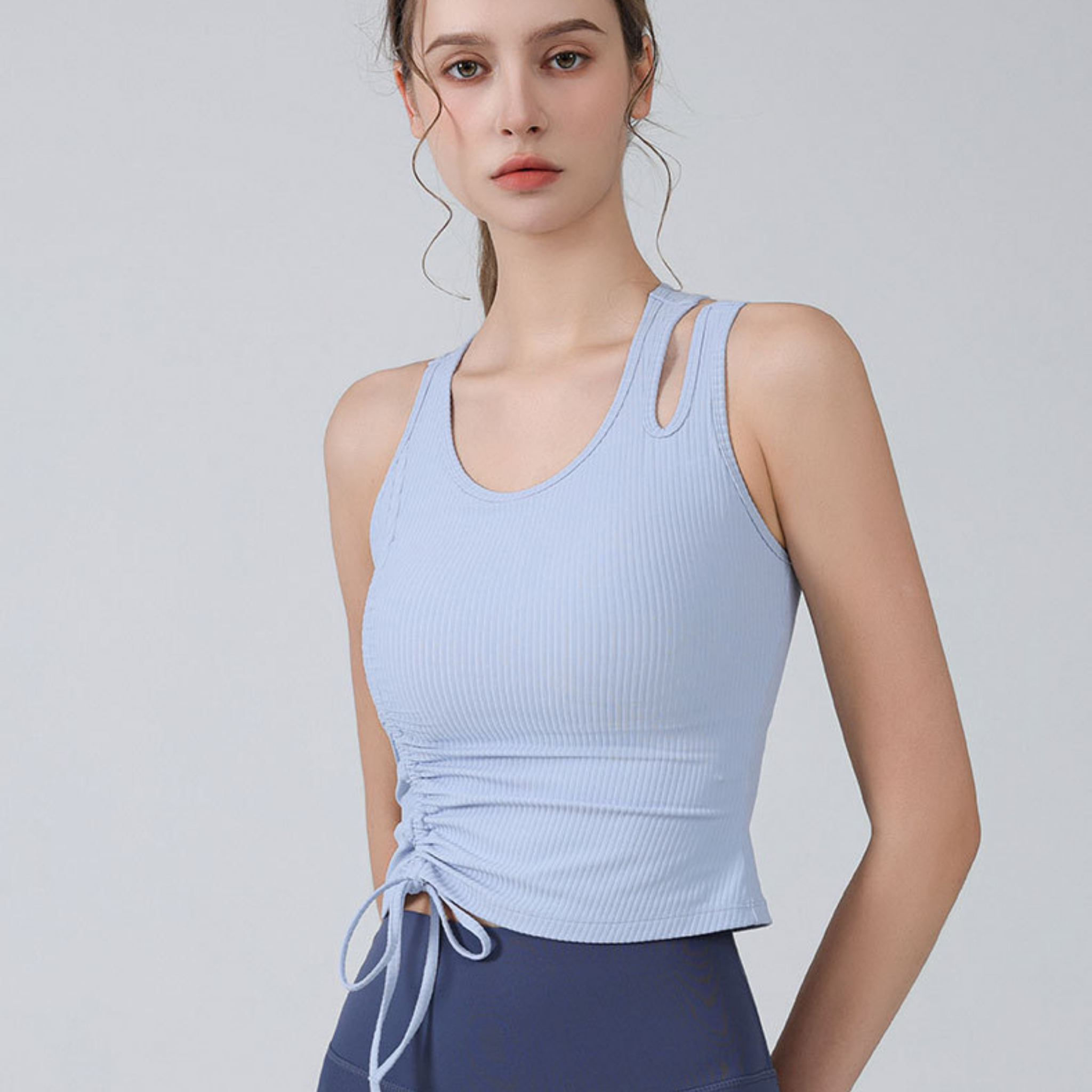 胸パッド付　ドローストリング　ショルダーカット　タンクトップ