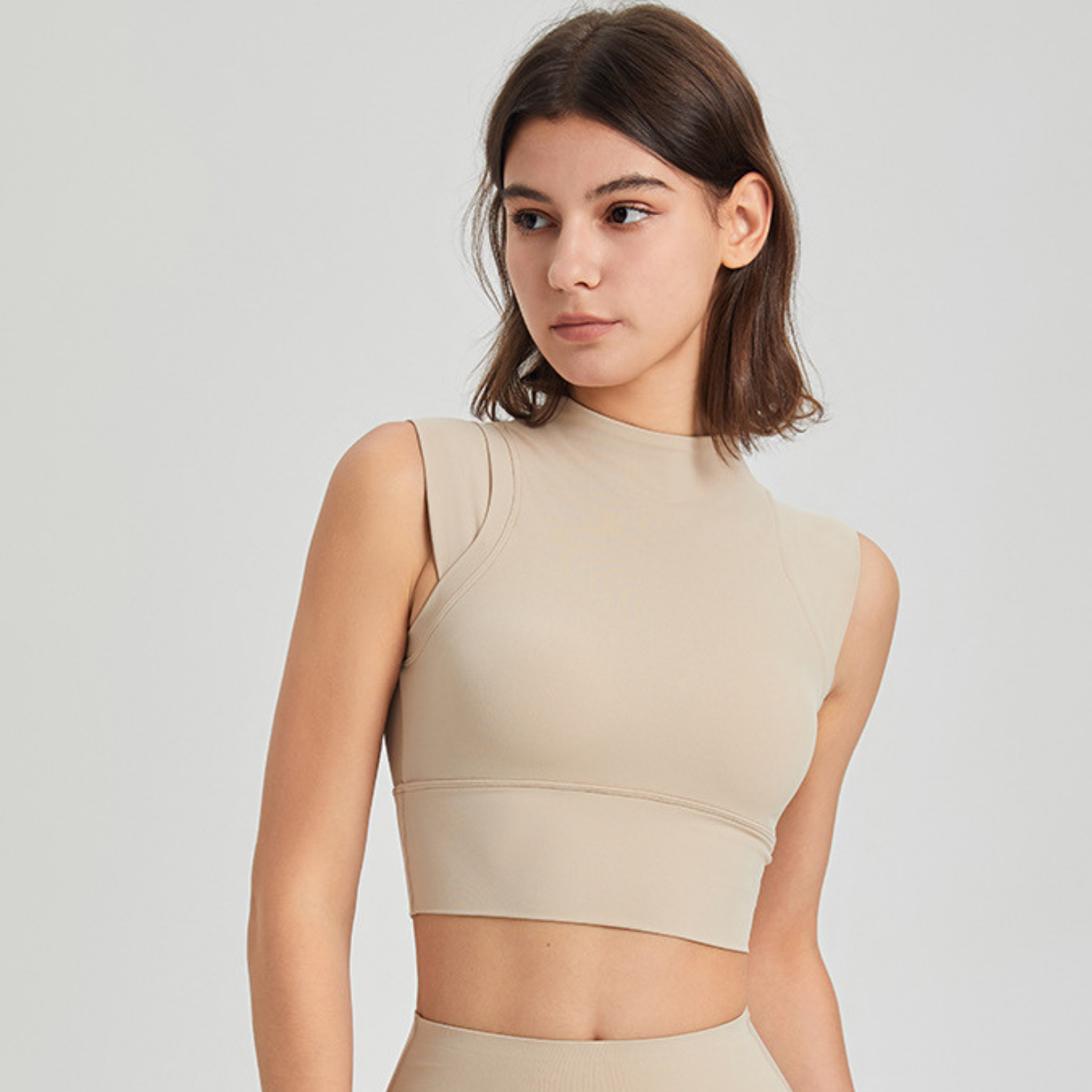 胸パッド付　クロップド　ハイネック　ノースリーブ