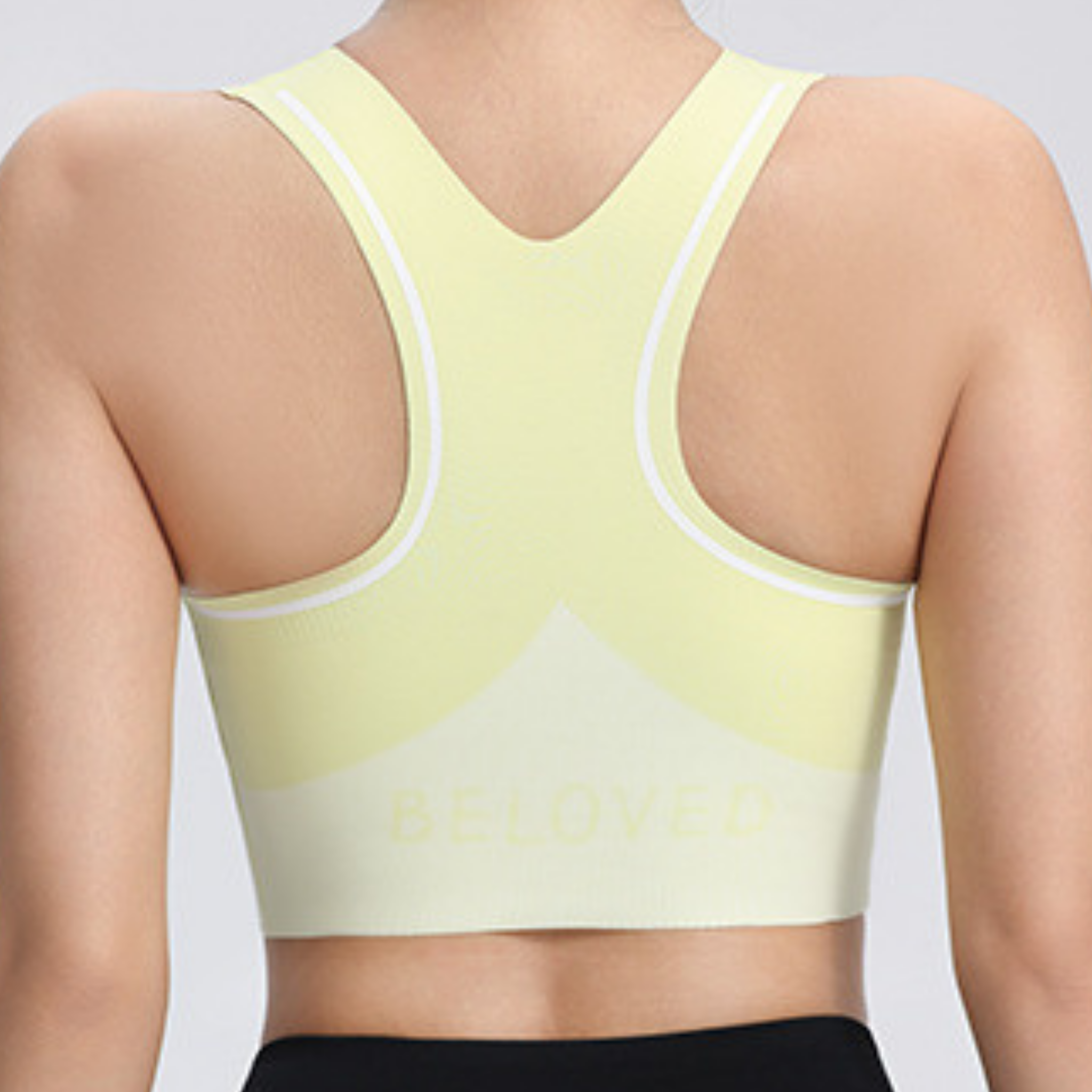 シームレス　ノーロード　スポーツブラ